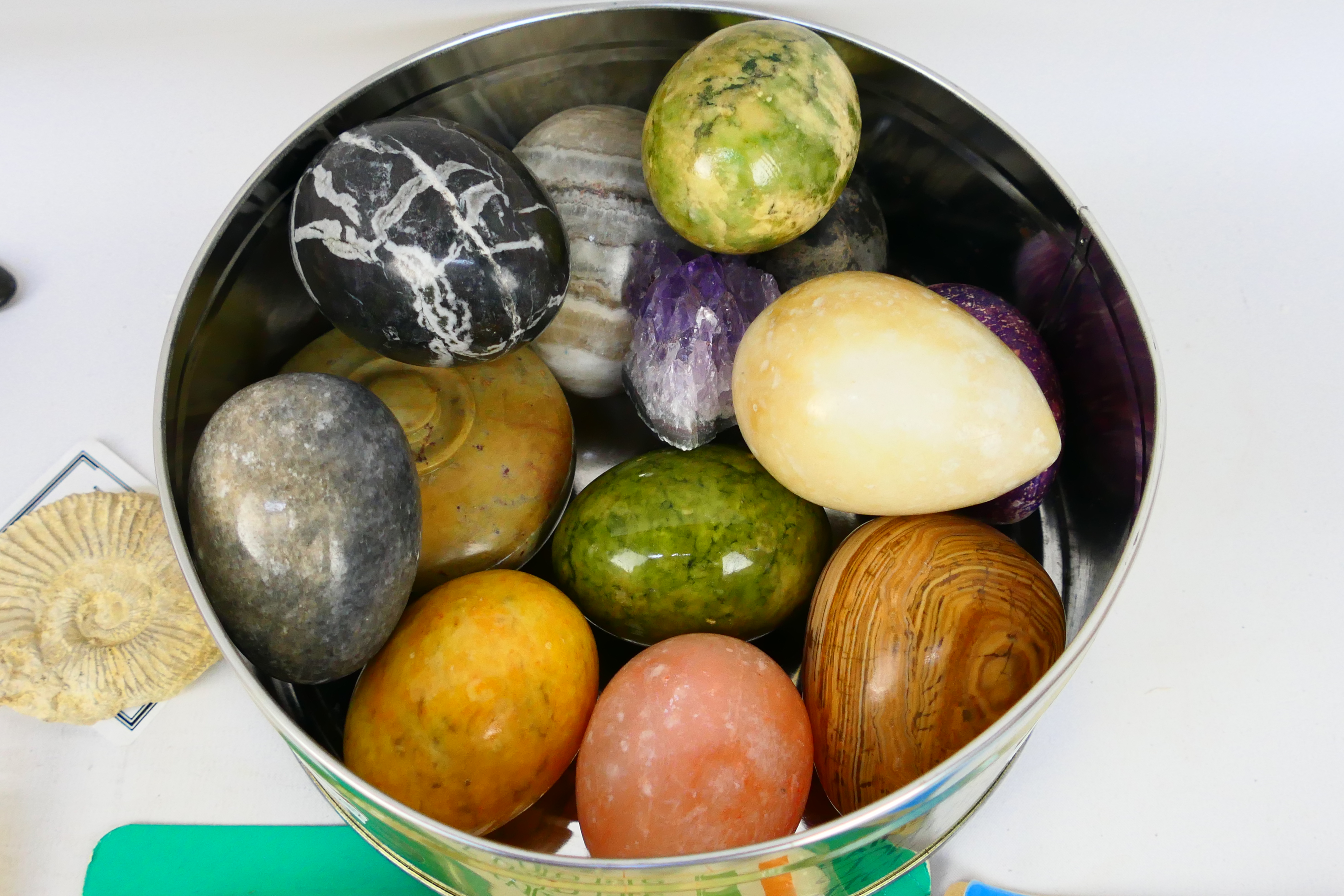 A collection of polished stone egg ornaments, mineral samples and similar. - Image 4 of 6