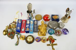 Mixed collectables to include paperweights, plated ware, trinket boxes, powder compact and other.