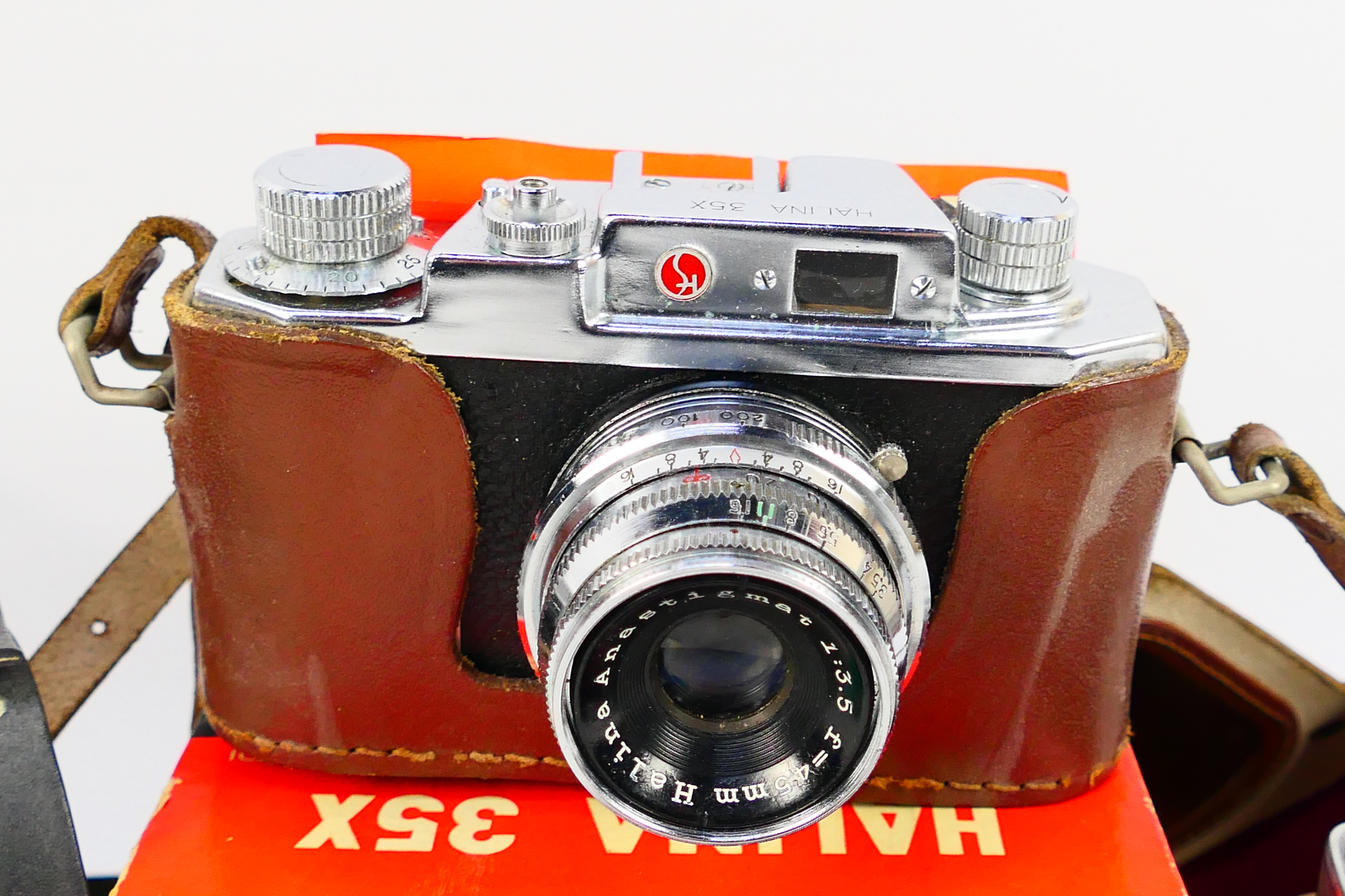 Photography - A collection of cameras to include a Chinon CS, Ilford Sportsman, - Image 4 of 5