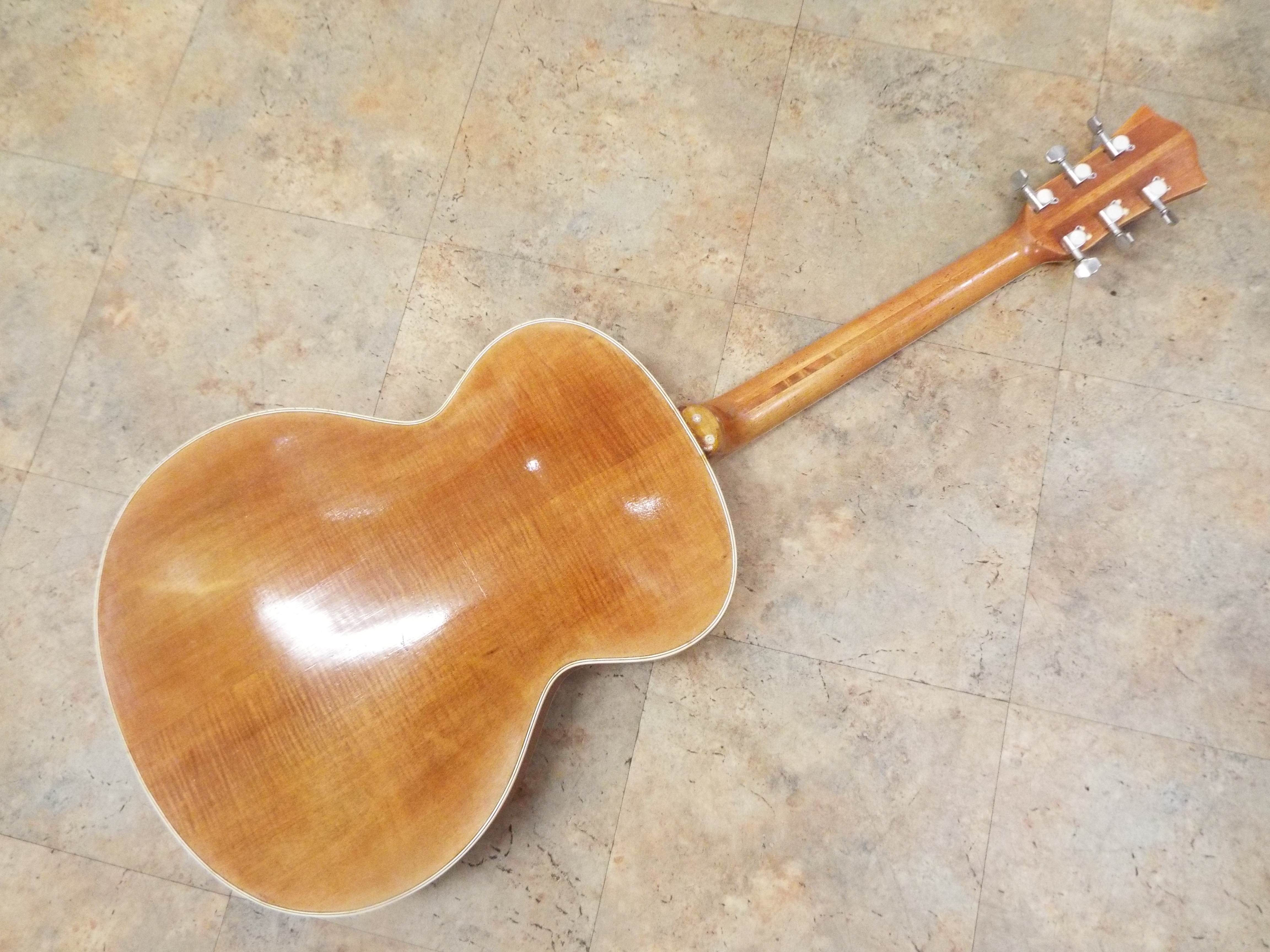 A vintage Hofner archtop Guitar, circa 1960s, with bound F holes, - Image 4 of 16