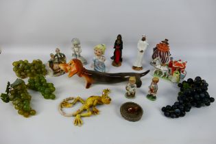 Woolbro, Other - 12 x ceramic, porcelain and resin figures, and fake grape foods.
