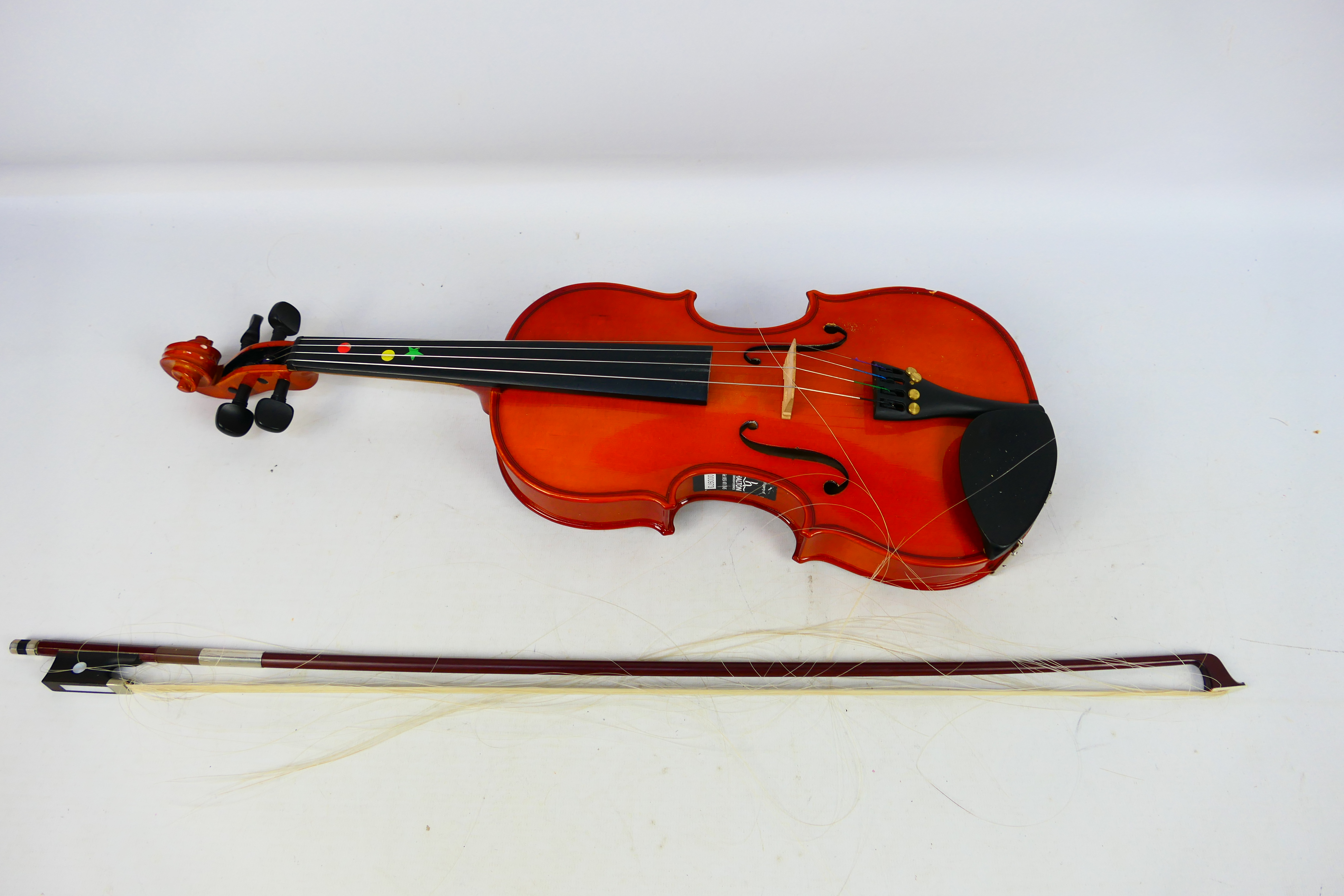 Two cased violins comprising a Stentor Student ST and a Stentor Student Standard, - Bild 2 aus 3