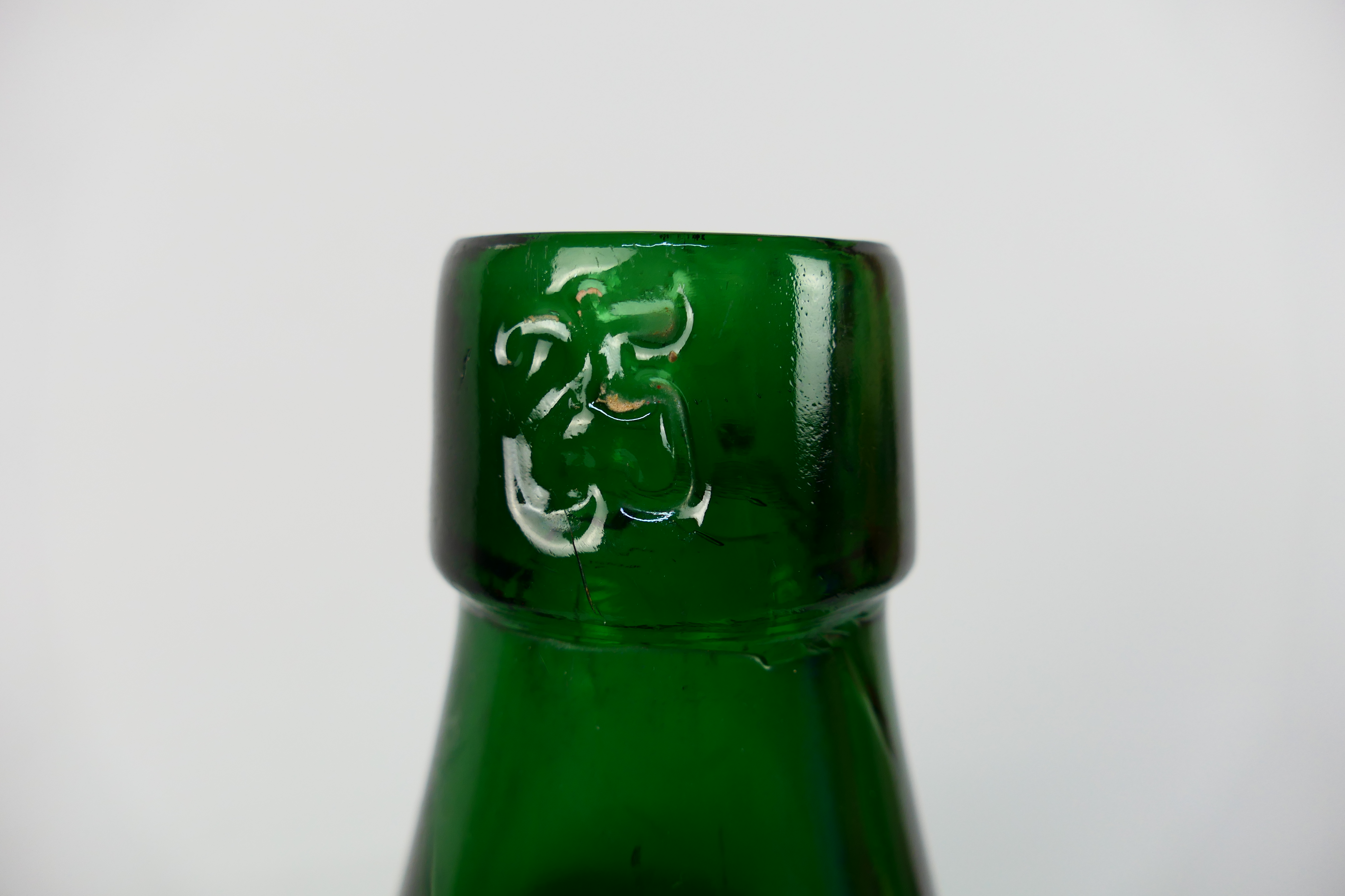 A large green glass carboy, approximately 50 cm (h). - Image 2 of 2