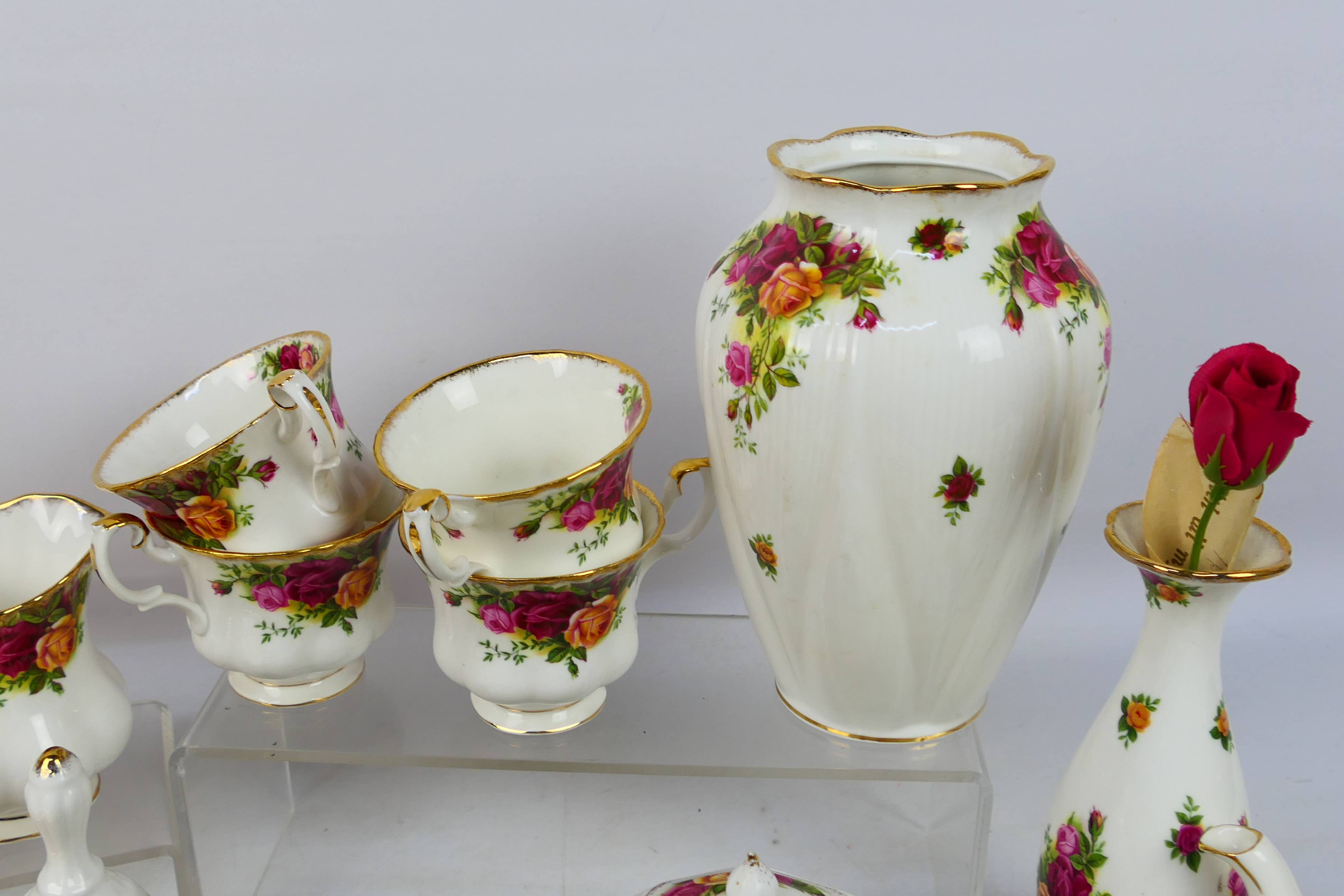 Royal Albert - A collection of ornamental and tea wares in the Old Country Roses pattern to include - Image 4 of 7