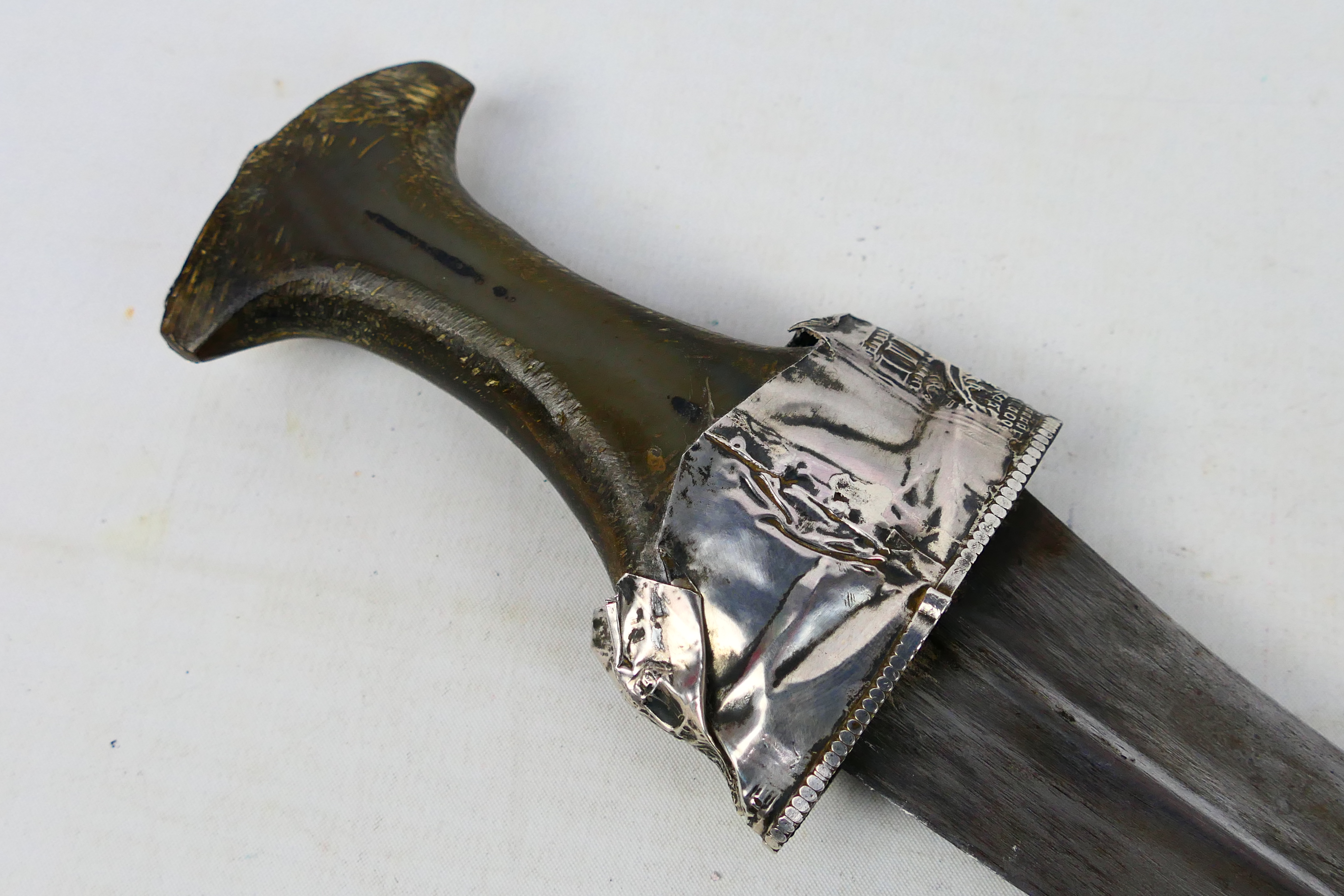 An early 20th century white metal mounted jambiya dagger and scabbard, - Image 5 of 7