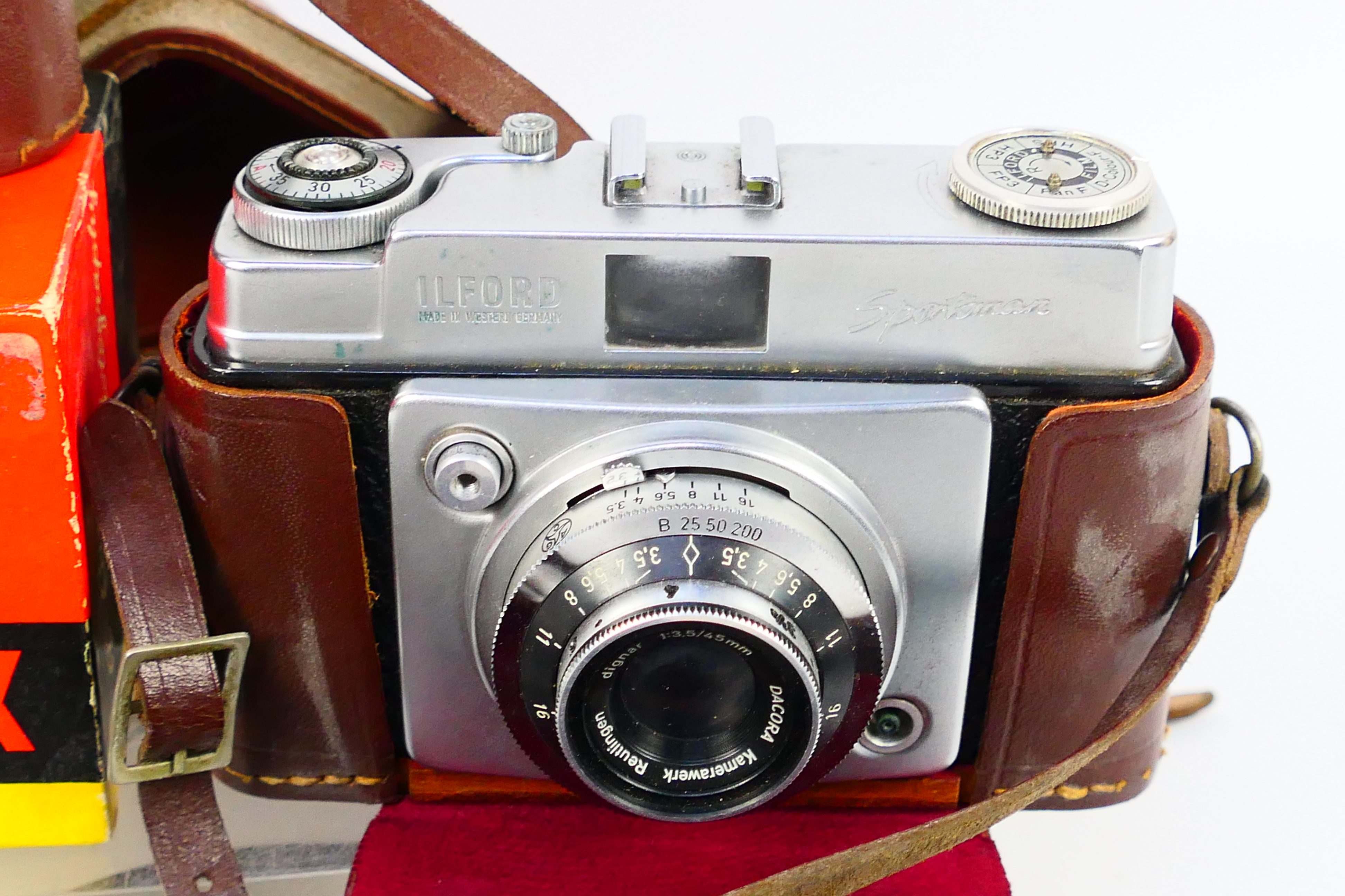 Photography - A collection of cameras to include a Chinon CS, Ilford Sportsman, - Image 5 of 5