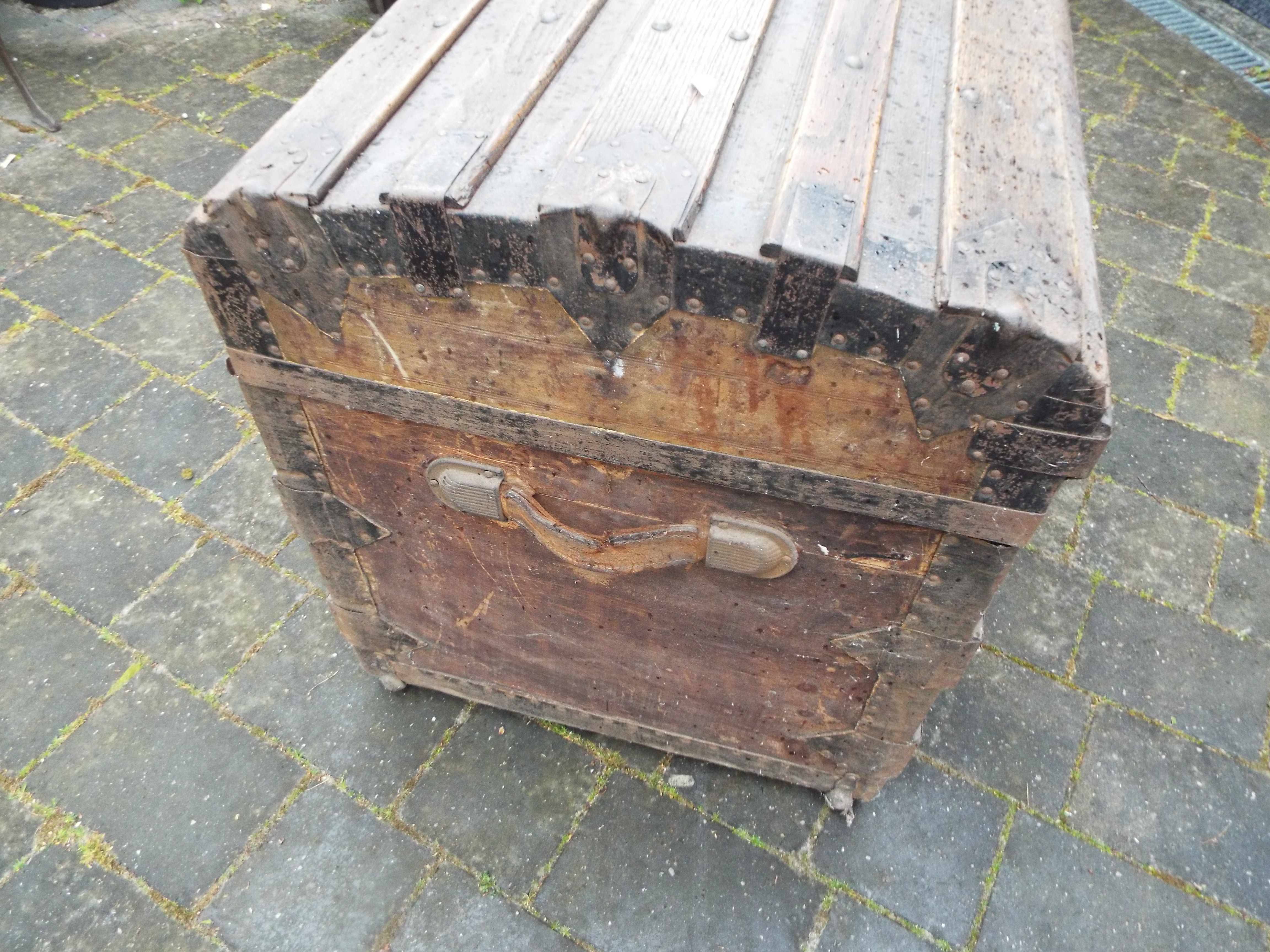 A late 19th/early 20thC domed top trunk with wooden slats, - Image 3 of 5