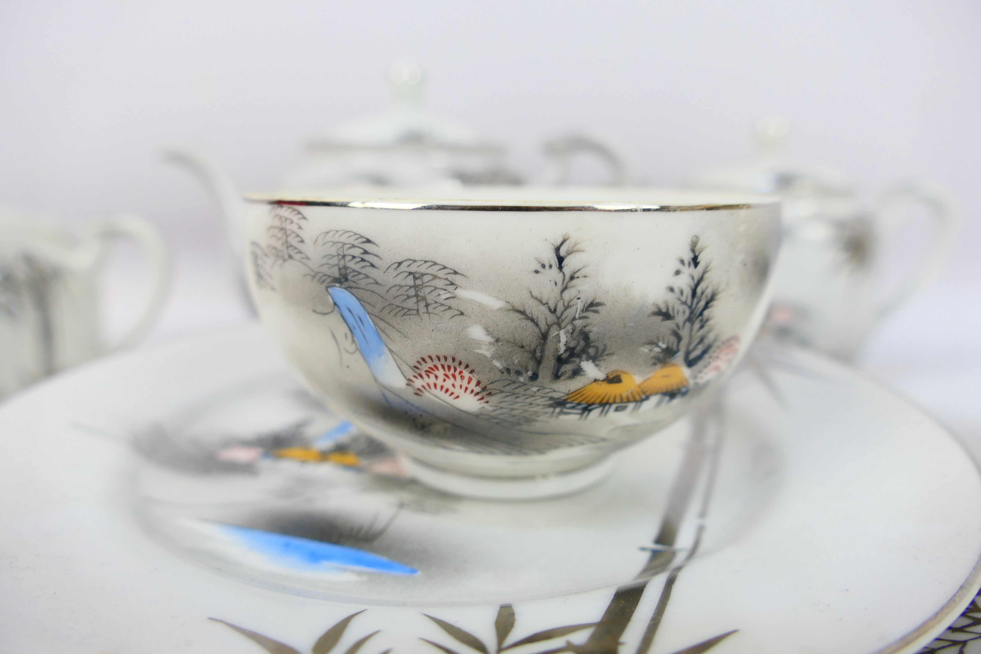 Kutani - A hand painted Japanese Kutani ceramic tea set - Lot includes cups, saucers, tea pot, - Image 7 of 8