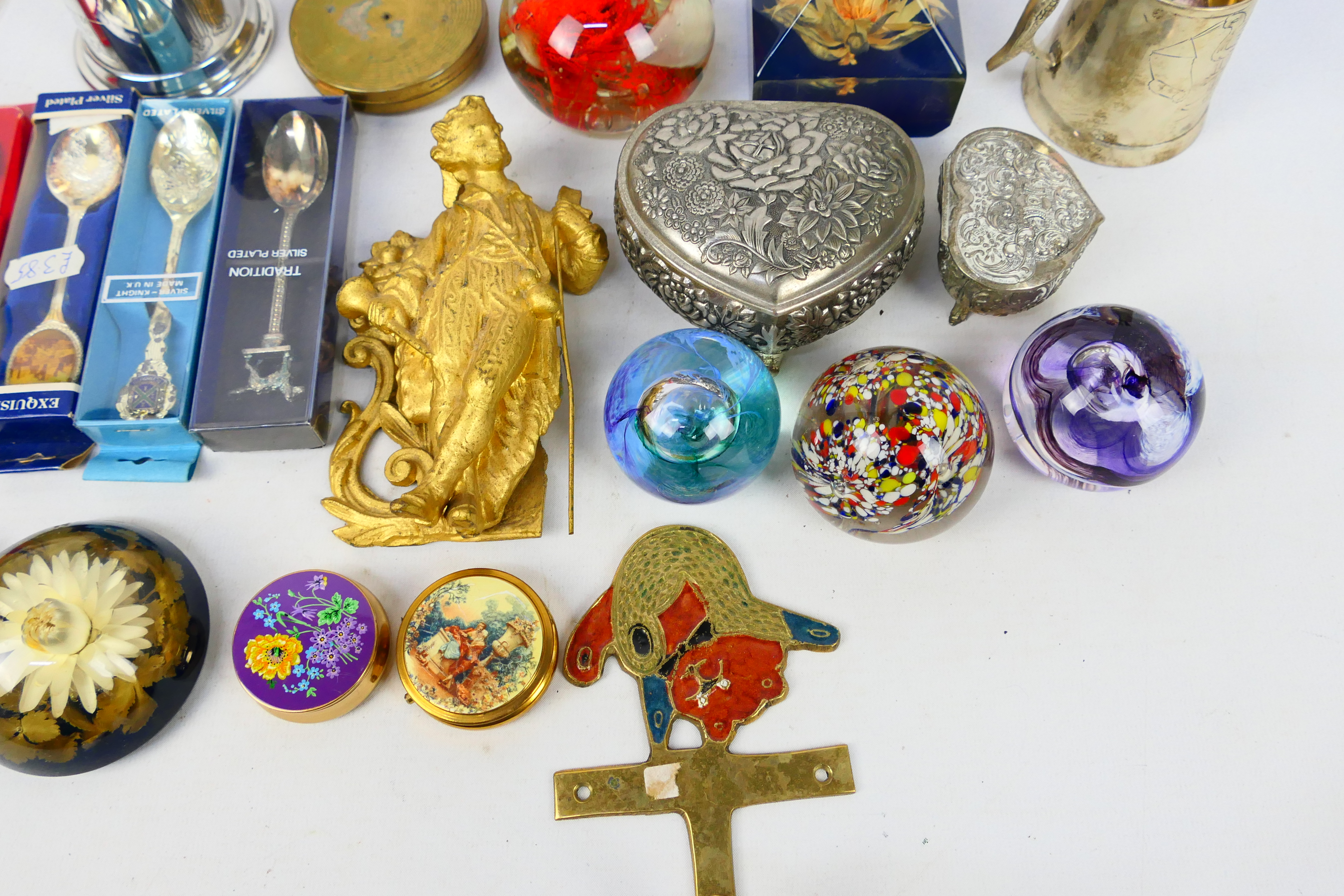 Mixed collectables to include paperweights, plated ware, trinket boxes, powder compact and other. - Image 3 of 5