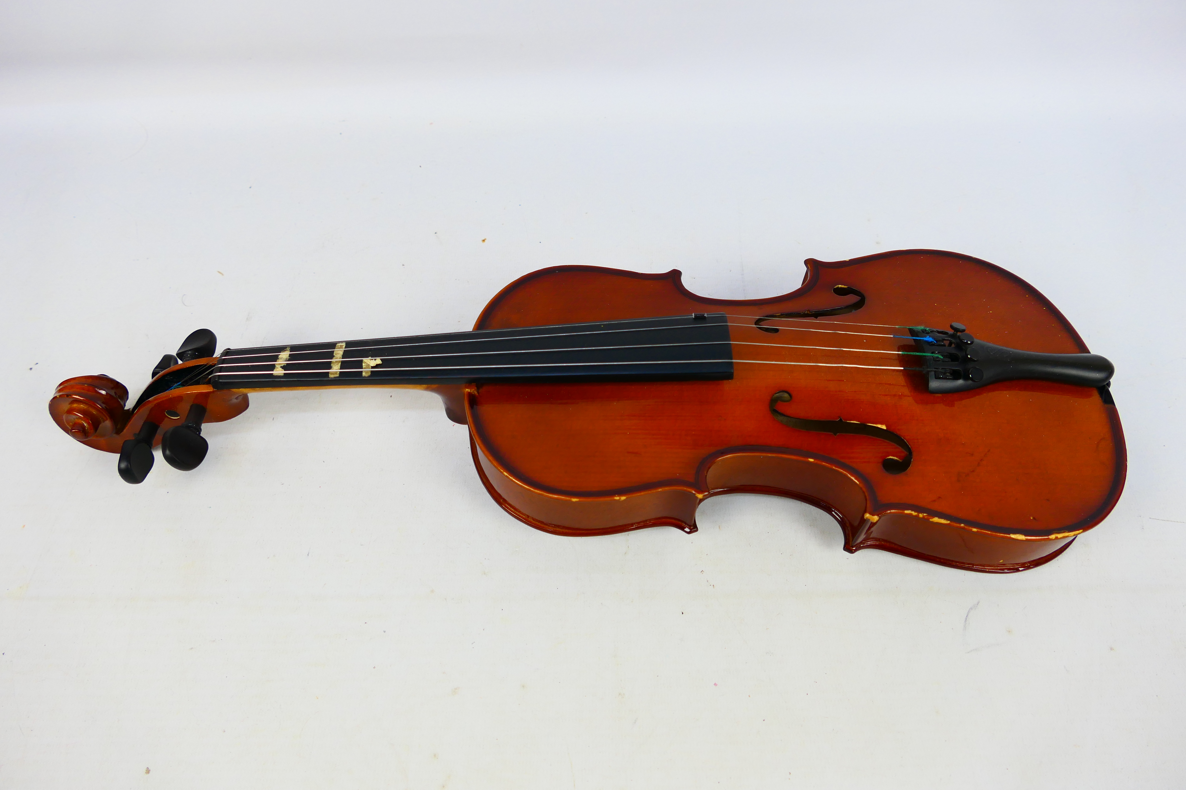Two Stentor Student ST violins contained in carry cases. [2]. - Bild 3 aus 3