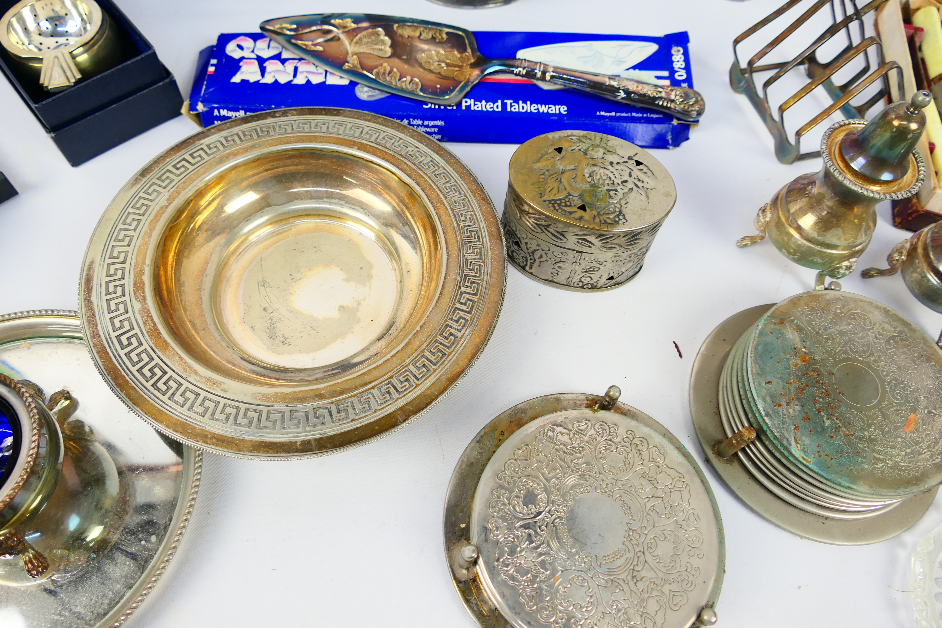 A collection of various plated ware, part boxed. - Image 4 of 9