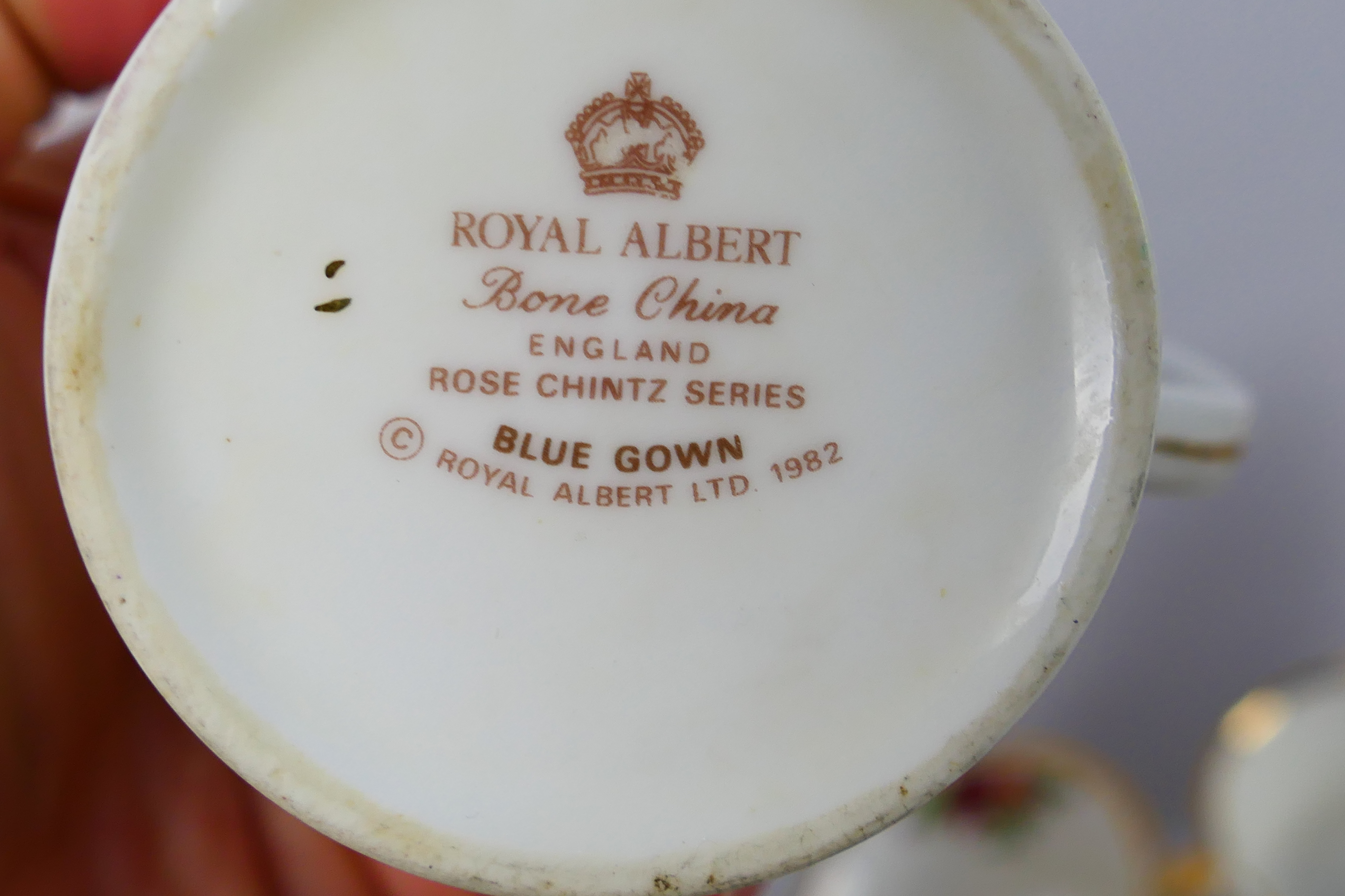 Royal Albert - A collection of ornamental and tea wares in the Old Country Roses pattern to include - Image 7 of 7