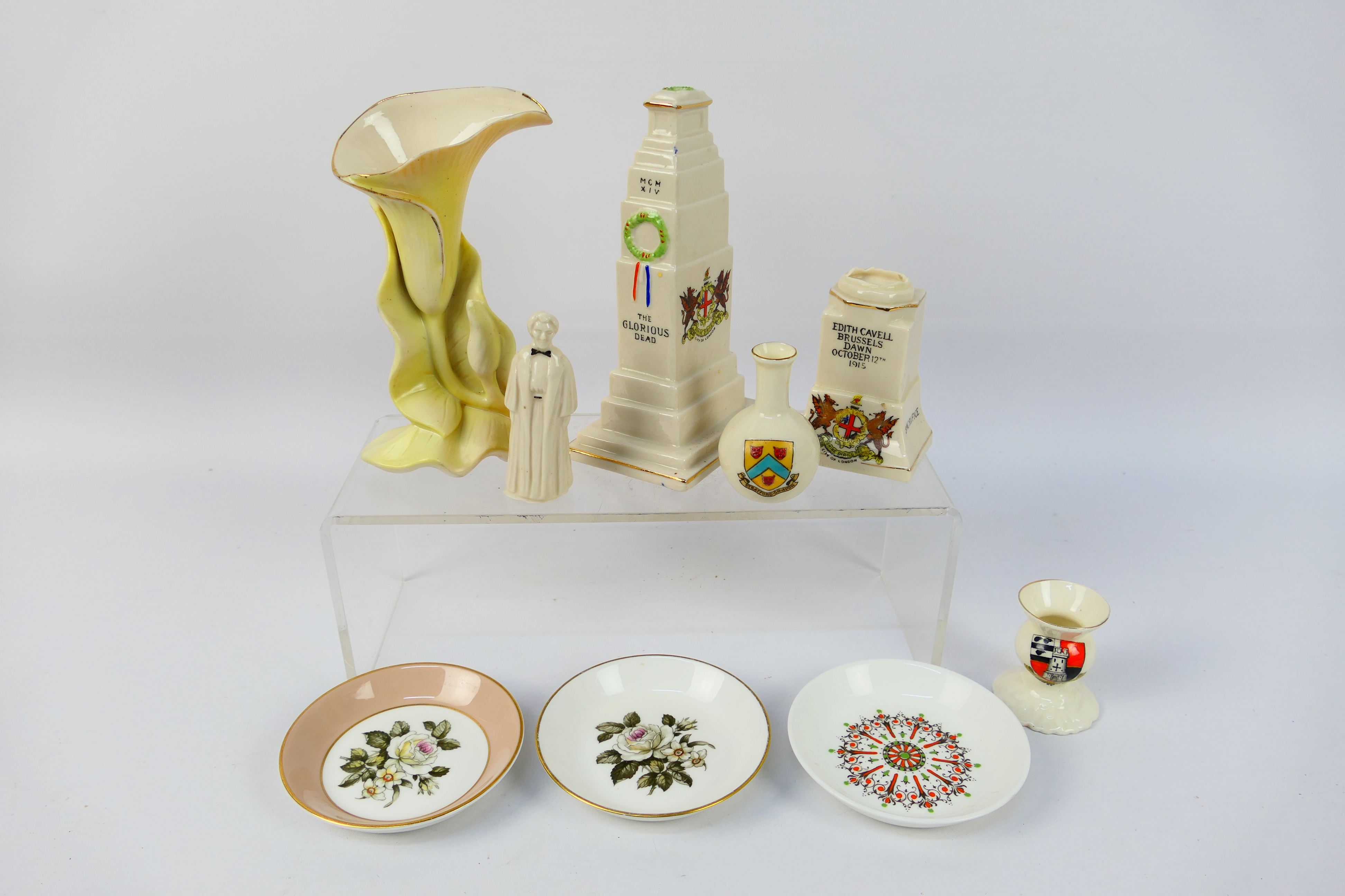A Robinson & Leadbeater Royal ivory Porcelain floral study, 16 cm (h),