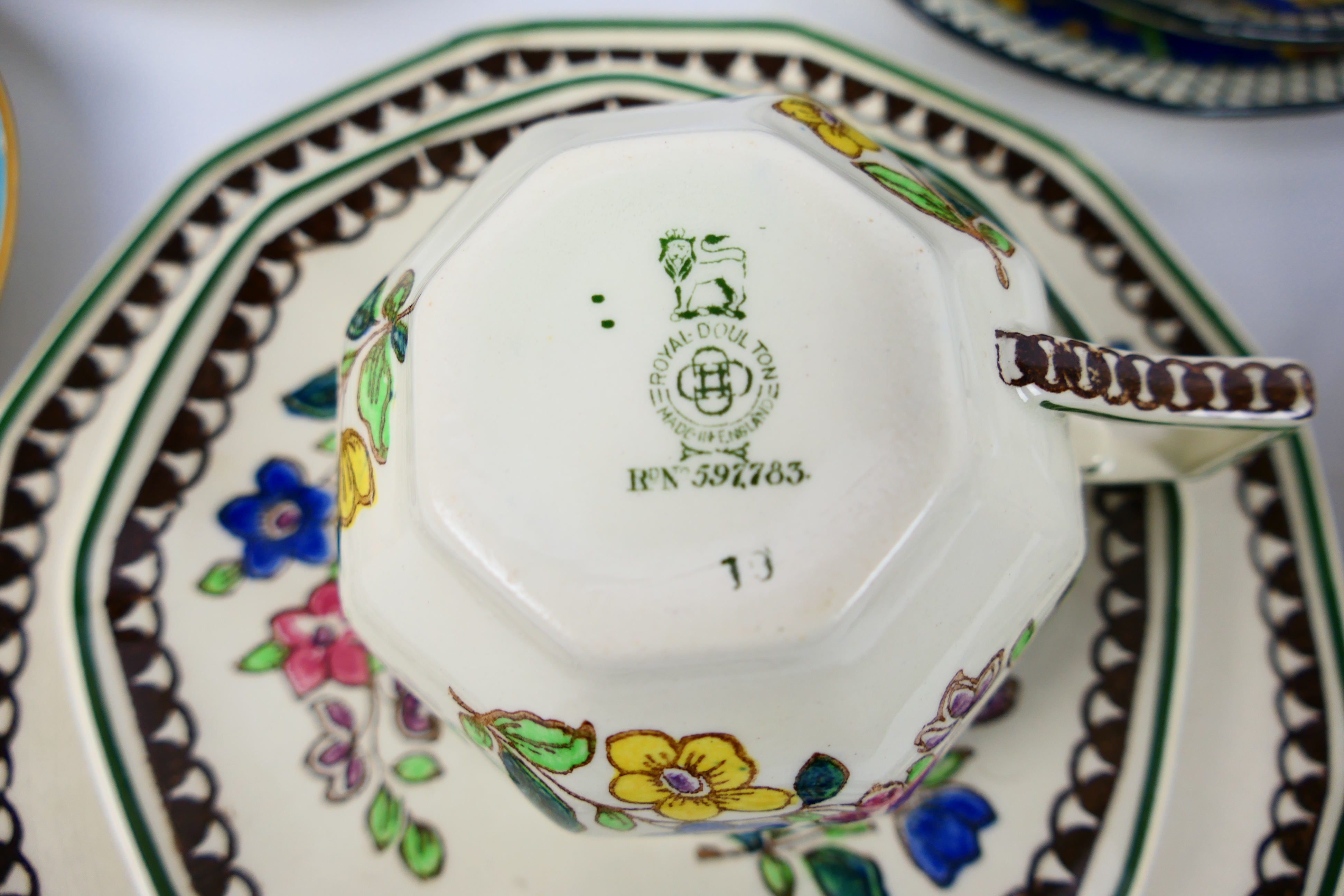 A quantity of mixed tea wares to include Royal Doulton, Royal Albert and other. - Image 3 of 5