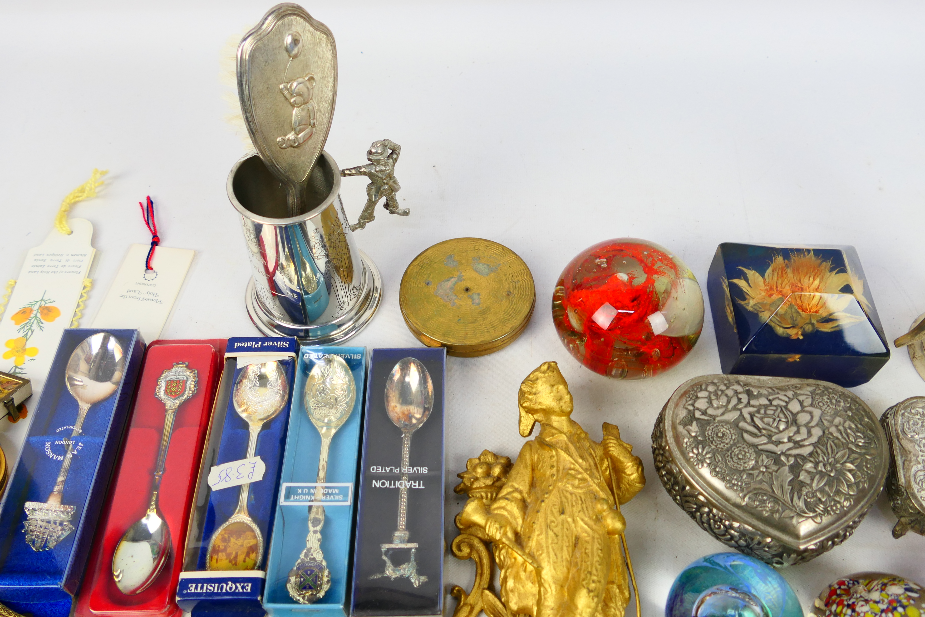Mixed collectables to include paperweights, plated ware, trinket boxes, powder compact and other. - Image 5 of 5