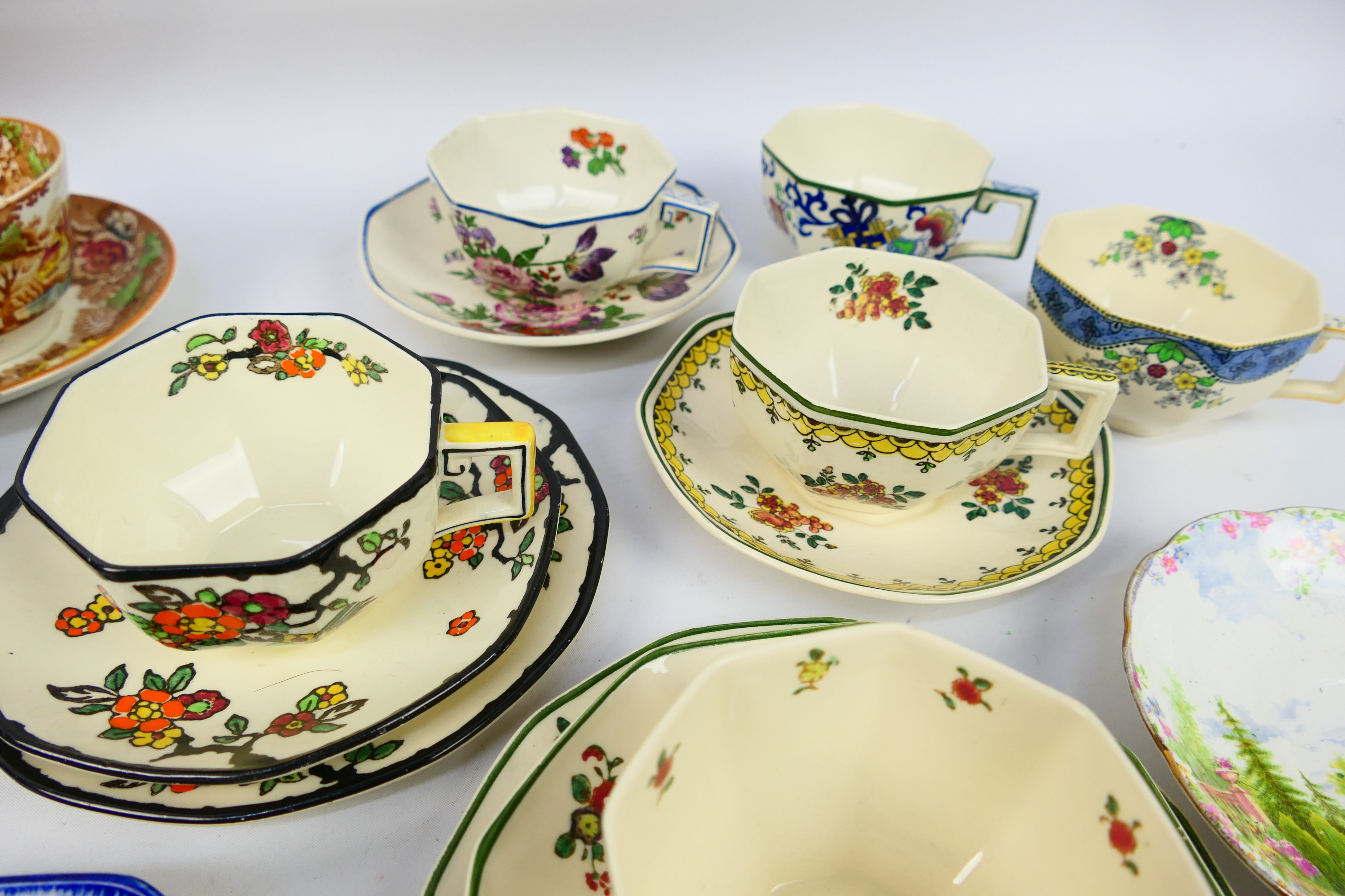 A quantity of mixed tea wares to include Royal Doulton, Royal Albert and other. - Image 5 of 5