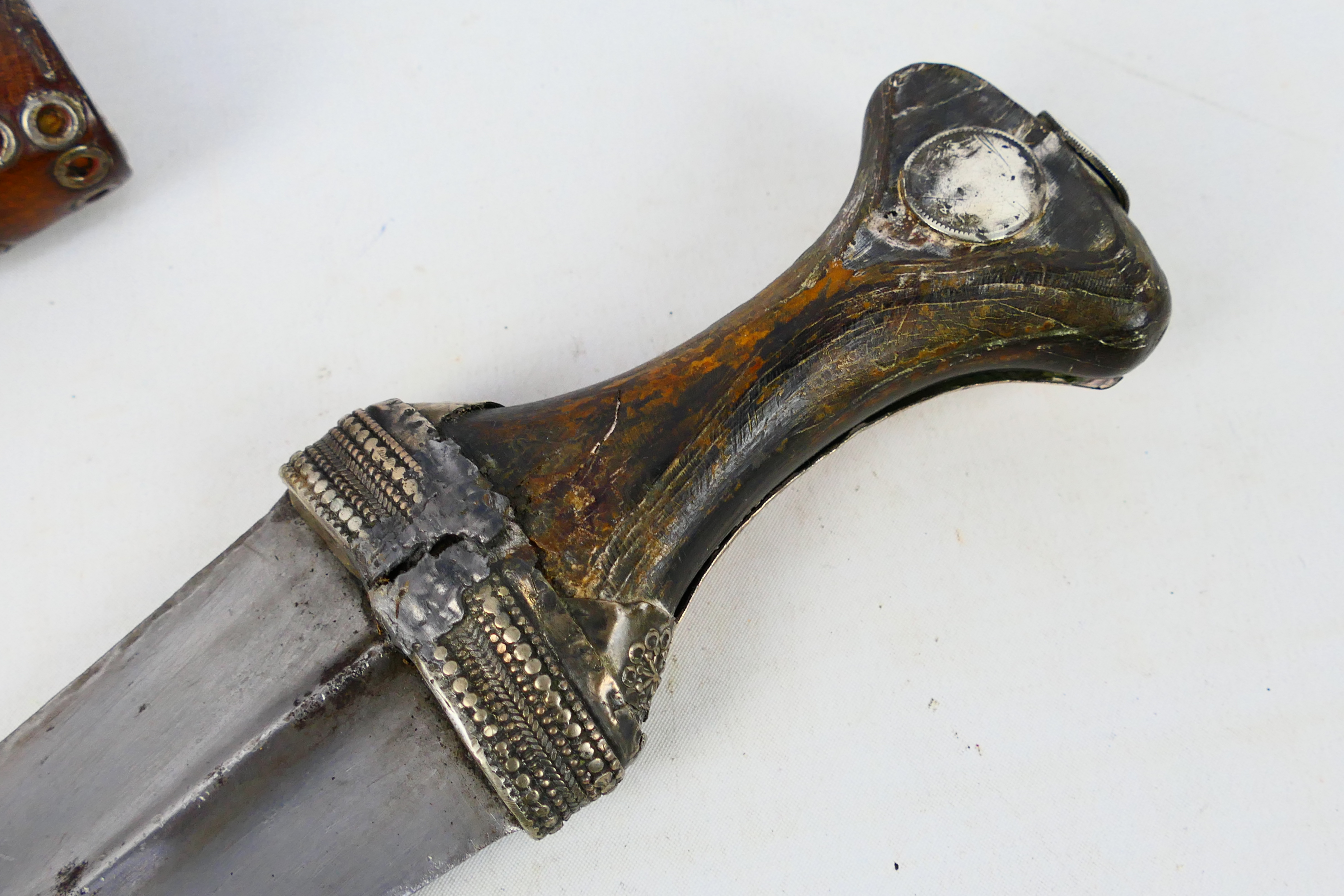 A late 19th or early 20th century white metal mounted jambiya dagger, - Image 2 of 9