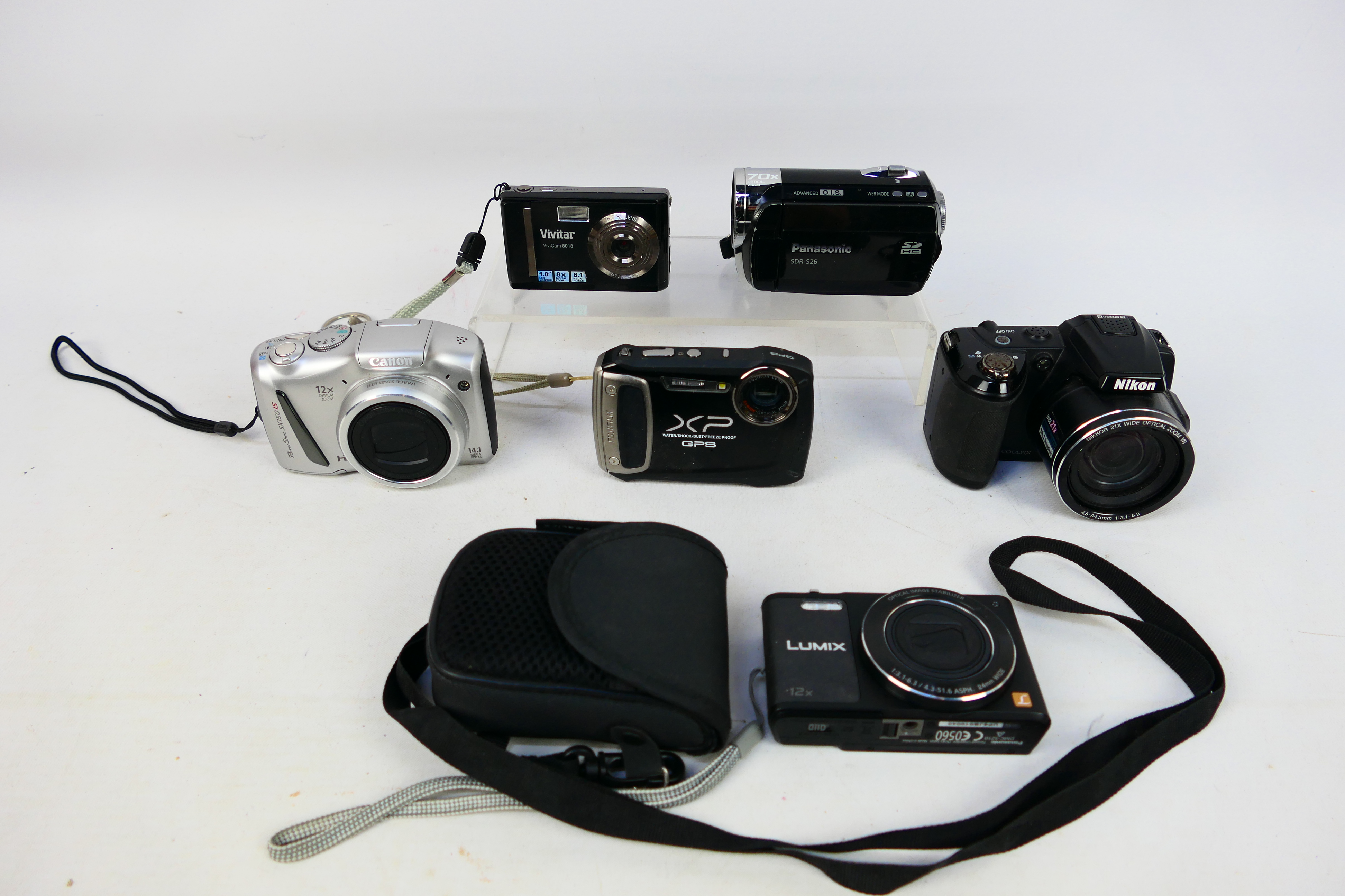 Canon, Nikon, Panasonic, Lumix, Vivitar, Fujifilm - 6 x cameras - Lot includes a Nikon Coolpix L120.