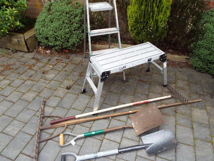 Gardening and DIY - a folding aluminium stand by Work Zone, 50 cm (h), - Image 4 of 4