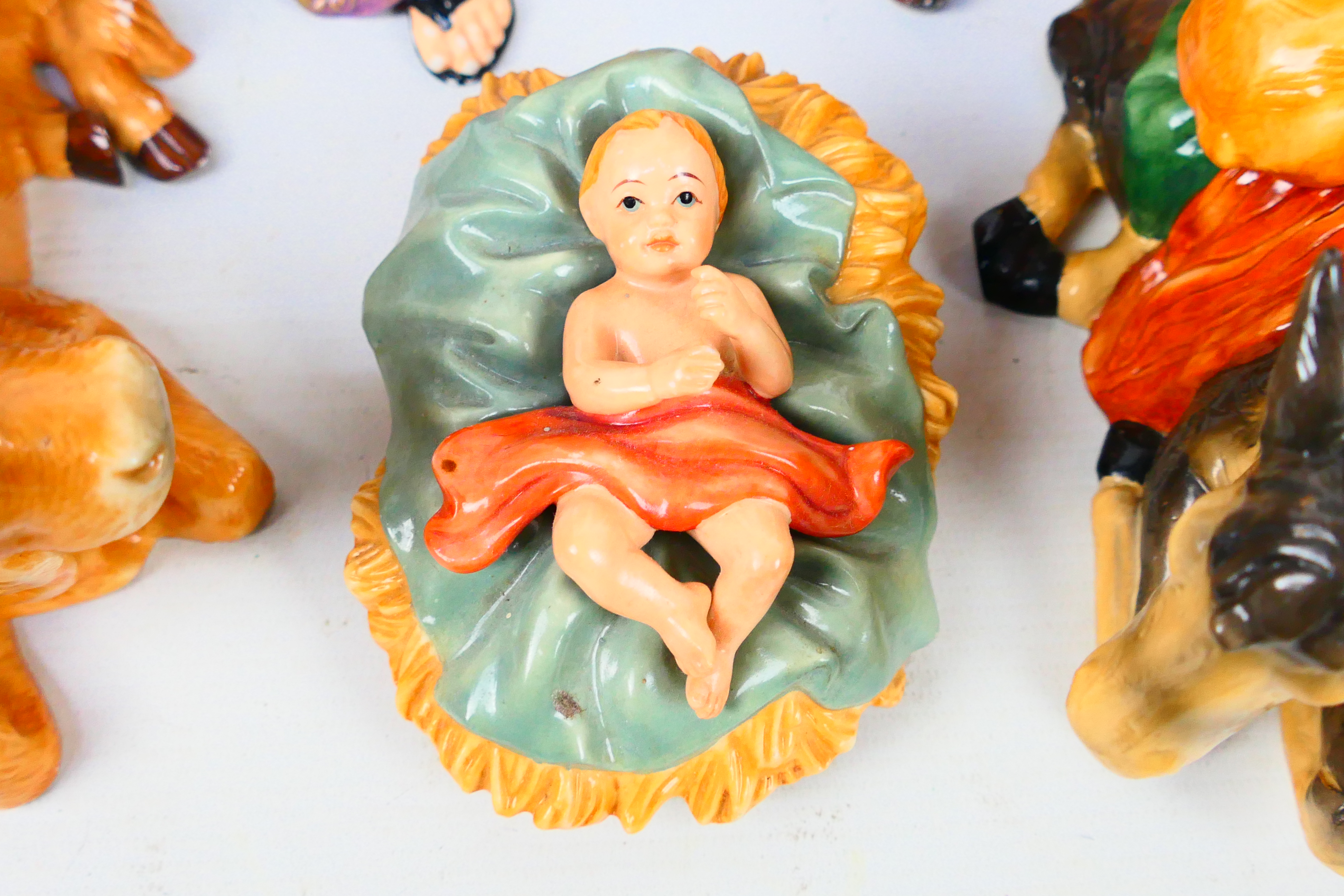 A set of ceramic Nativity figures, - Image 4 of 9