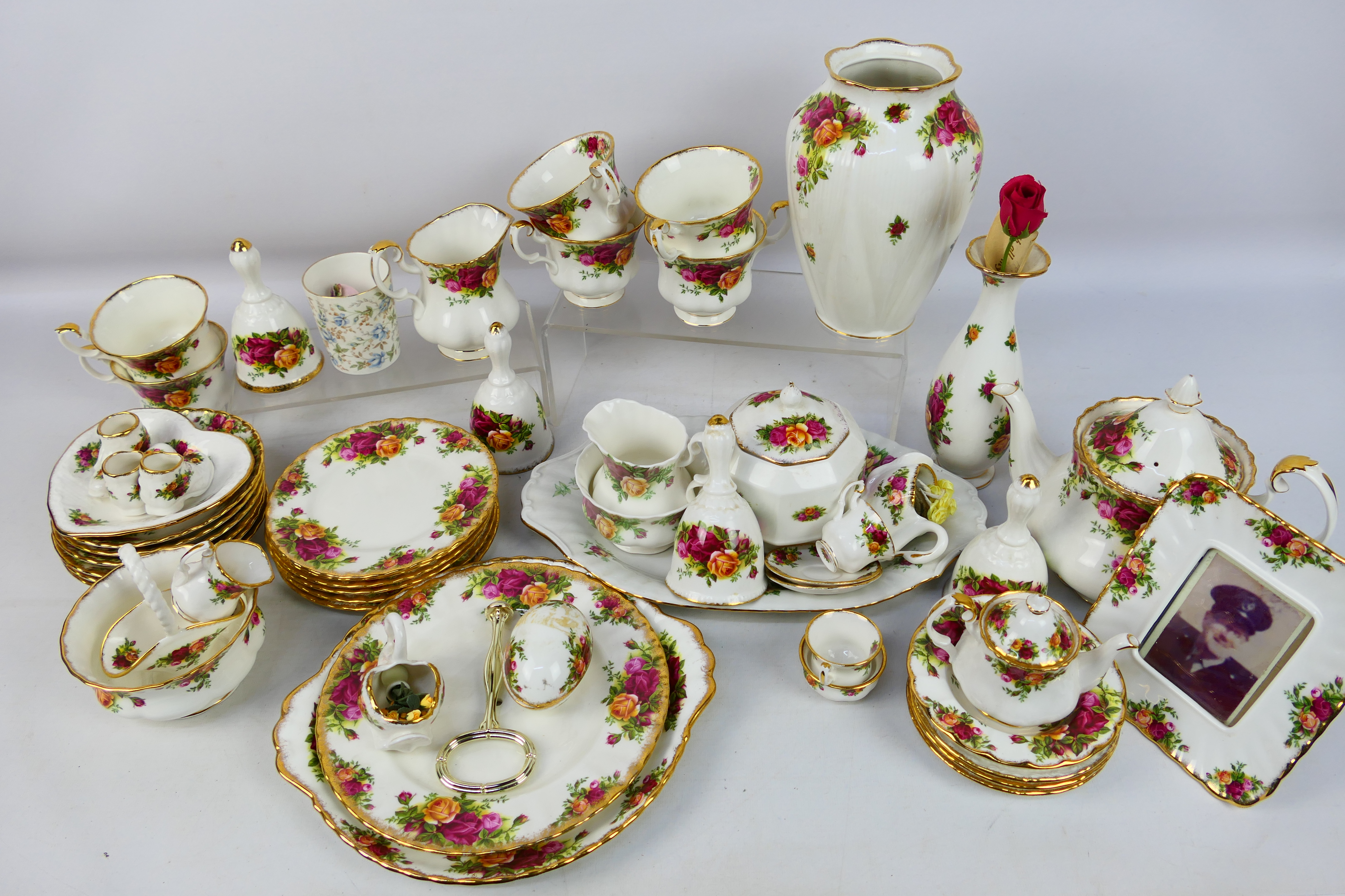 Royal Albert - A collection of ornamental and tea wares in the Old Country Roses pattern to include