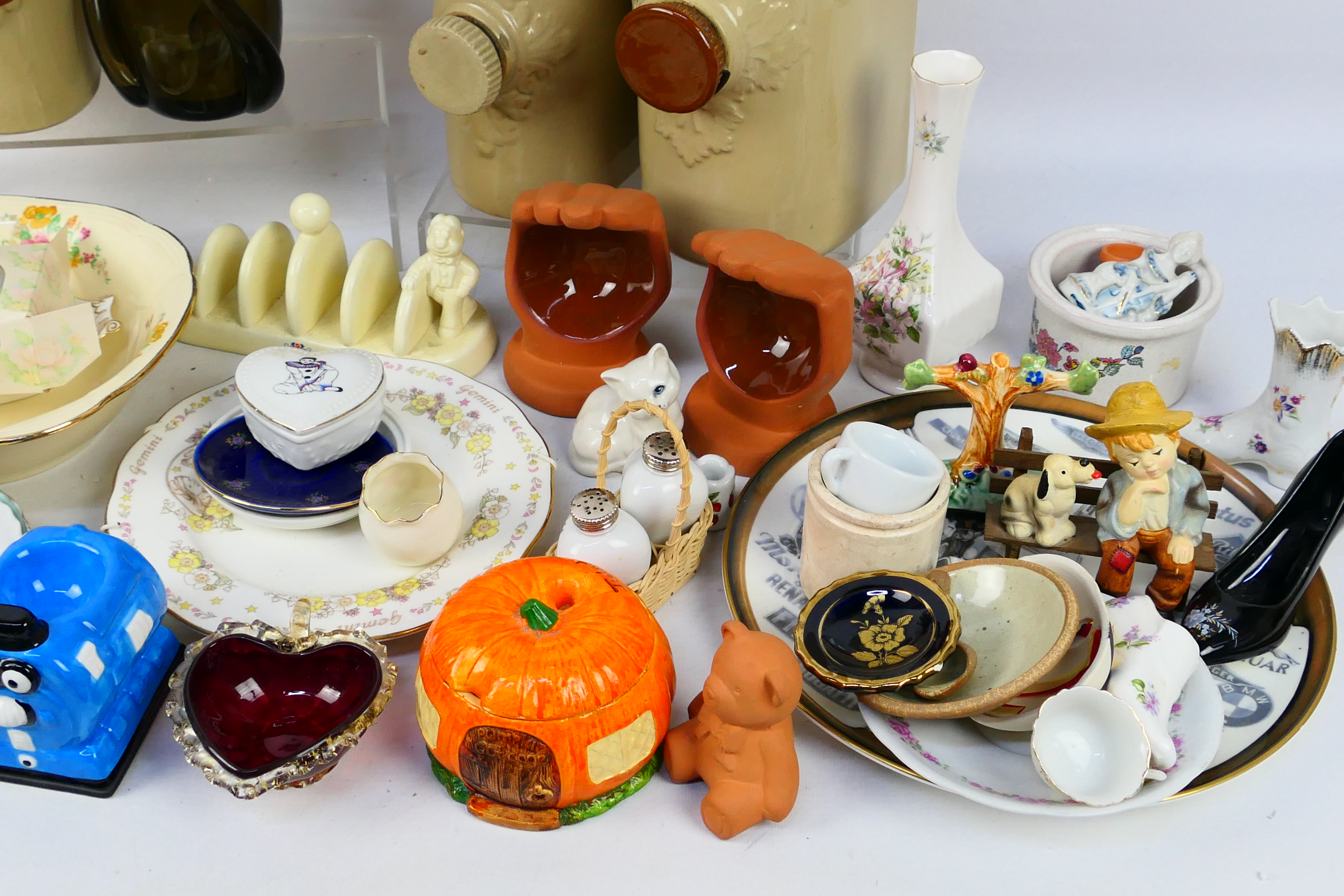 Mixed ceramics and glassware to include Beswick, studio pottery, - Bild 4 aus 4