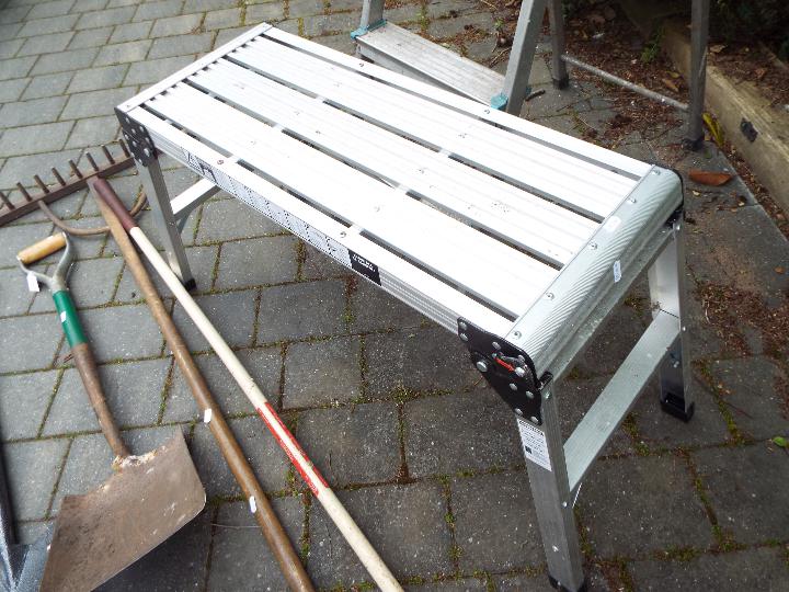 Gardening and DIY - a folding aluminium stand by Work Zone, 50 cm (h), - Image 2 of 4