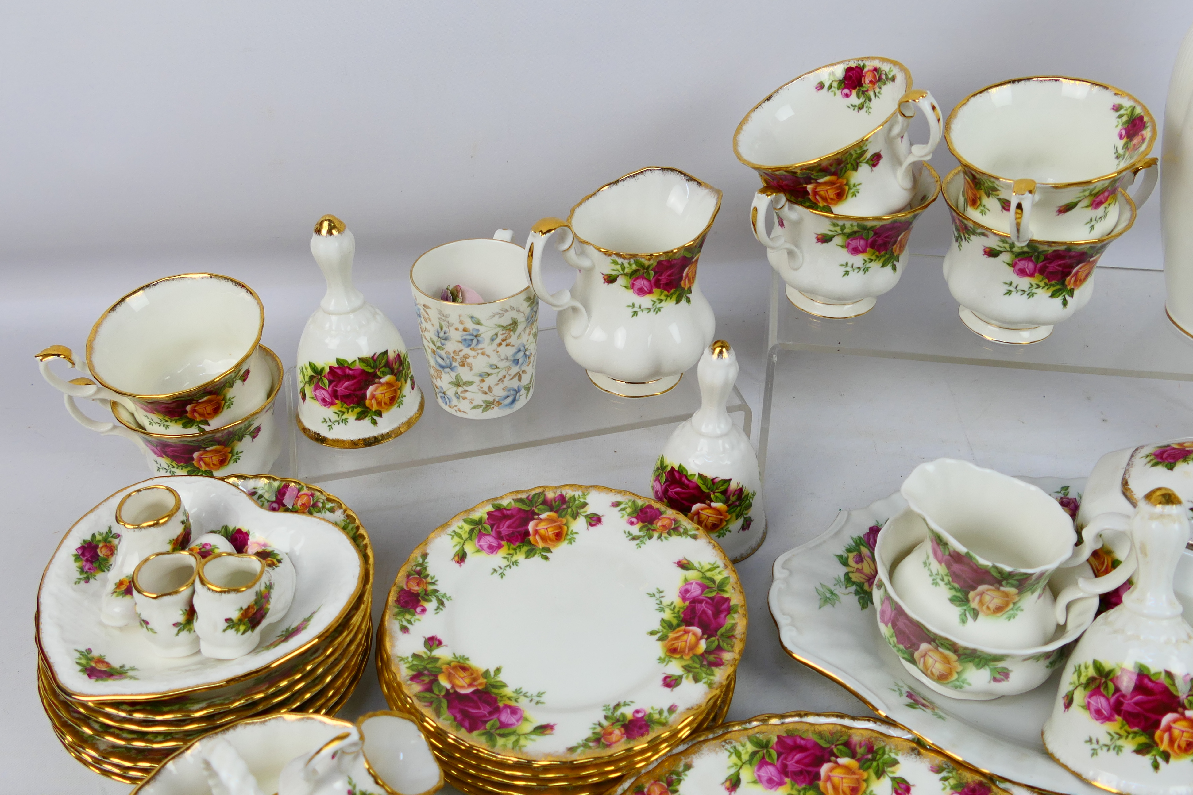 Royal Albert - A collection of ornamental and tea wares in the Old Country Roses pattern to include - Image 2 of 7