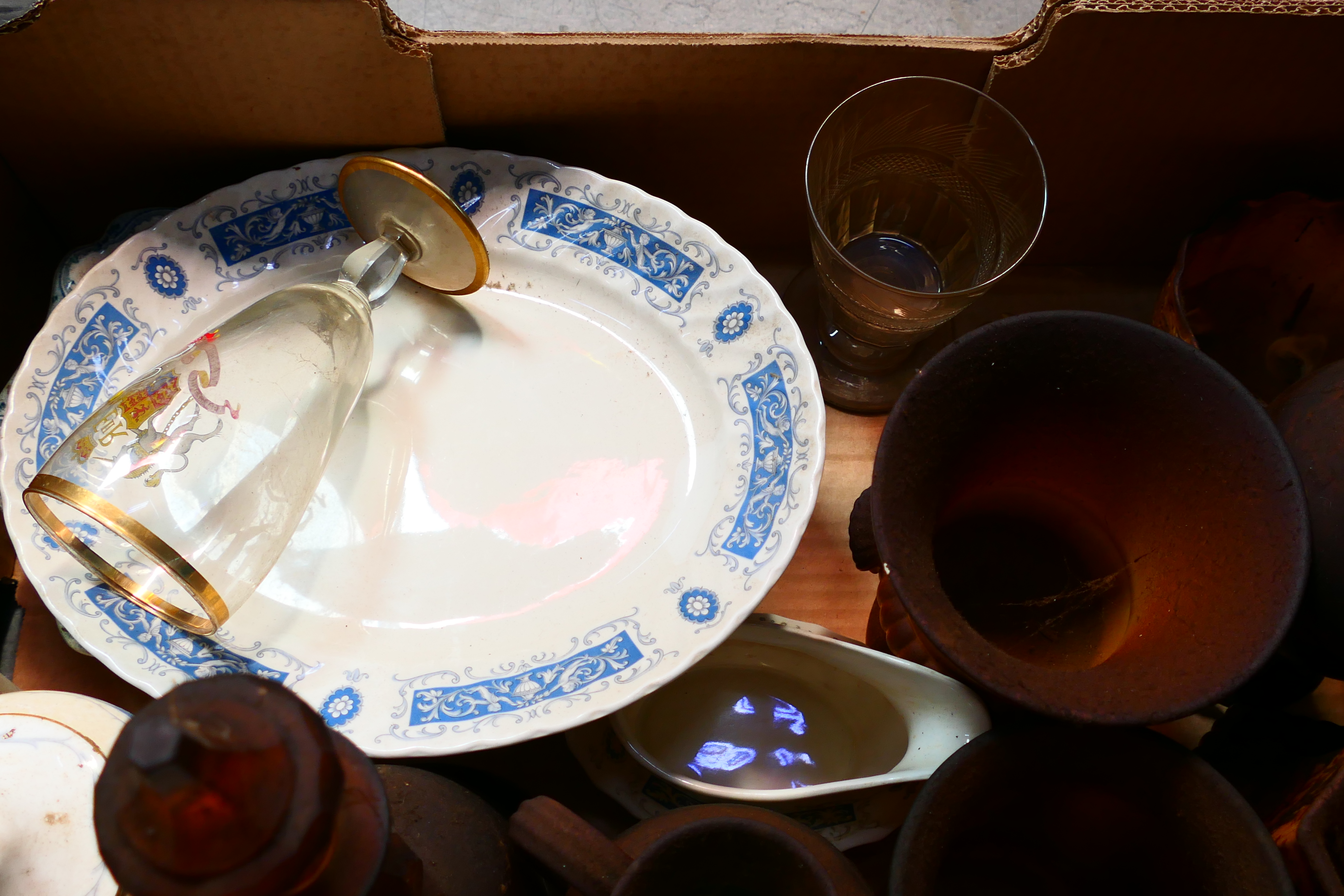 Four boxes of mixed ceramics and glassware to include Shelley, Adderley, Wadeheath and other. [4]. - Bild 5 aus 5