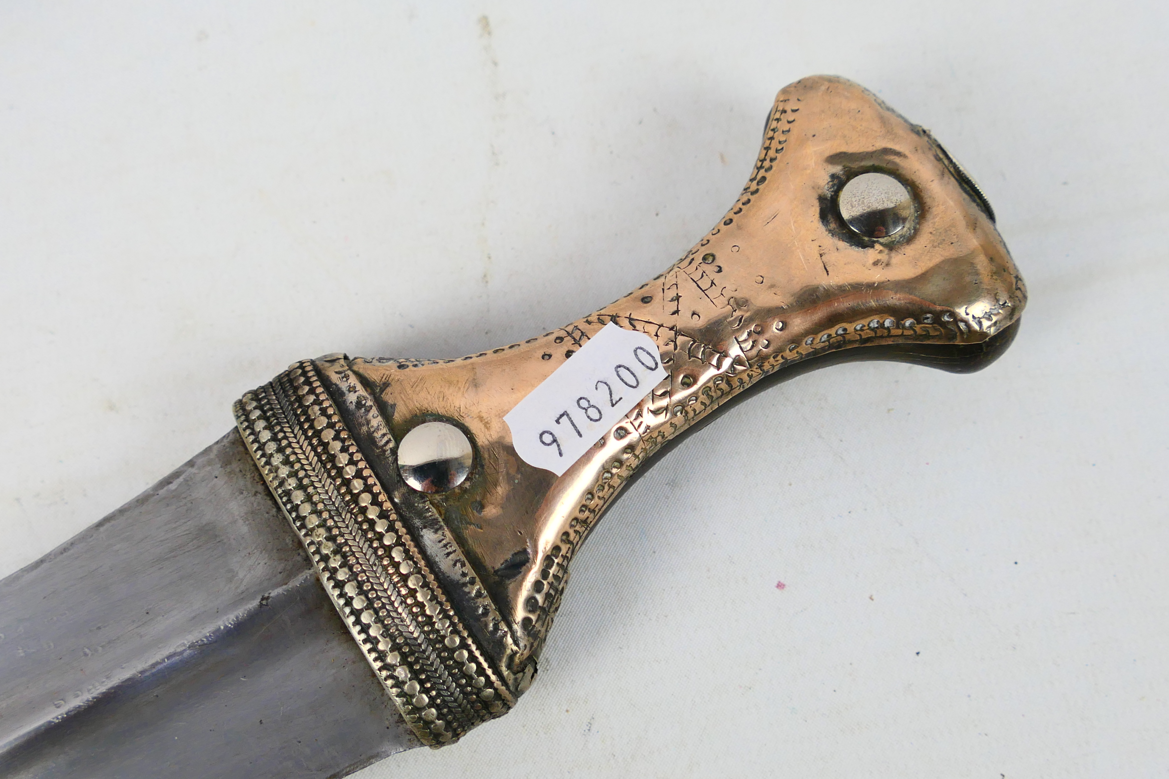 A late 19th or early 20th century white metal mounted jambiya dagger, - Image 3 of 9