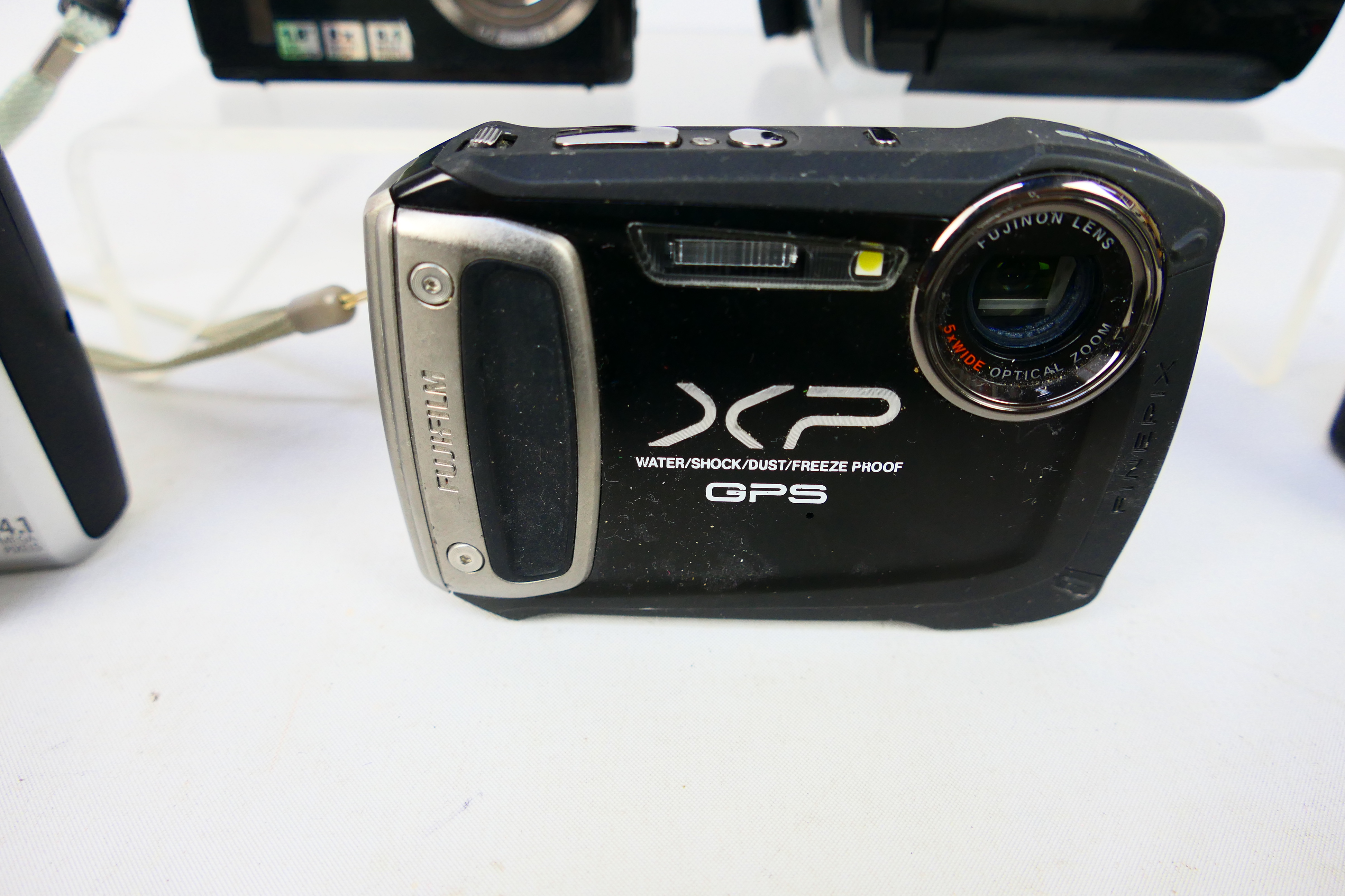 Canon, Nikon, Panasonic, Lumix, Vivitar, Fujifilm - 6 x cameras - Lot includes a Nikon Coolpix L120. - Image 4 of 6
