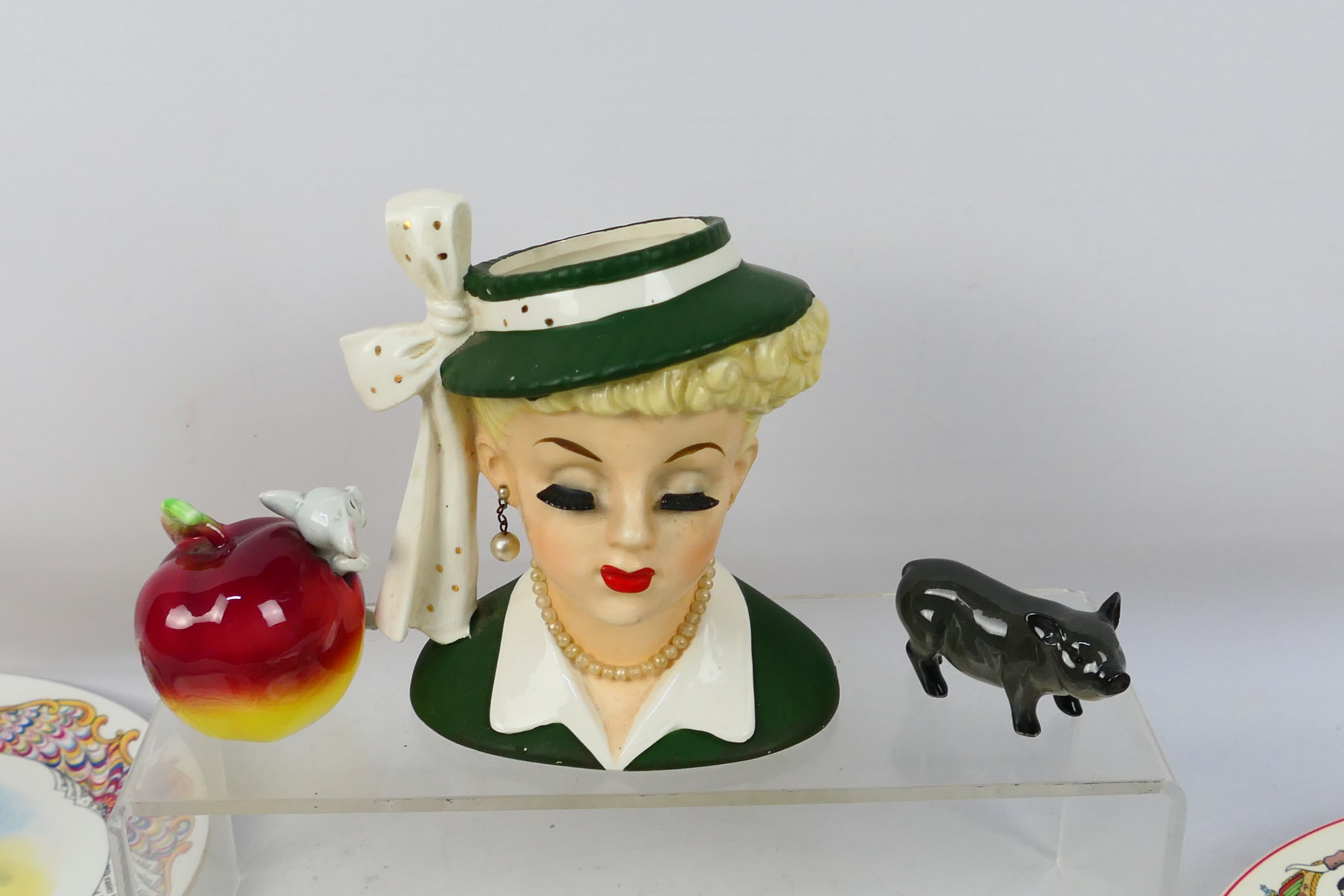 A small Royal Doulton pig figure, - Image 2 of 4