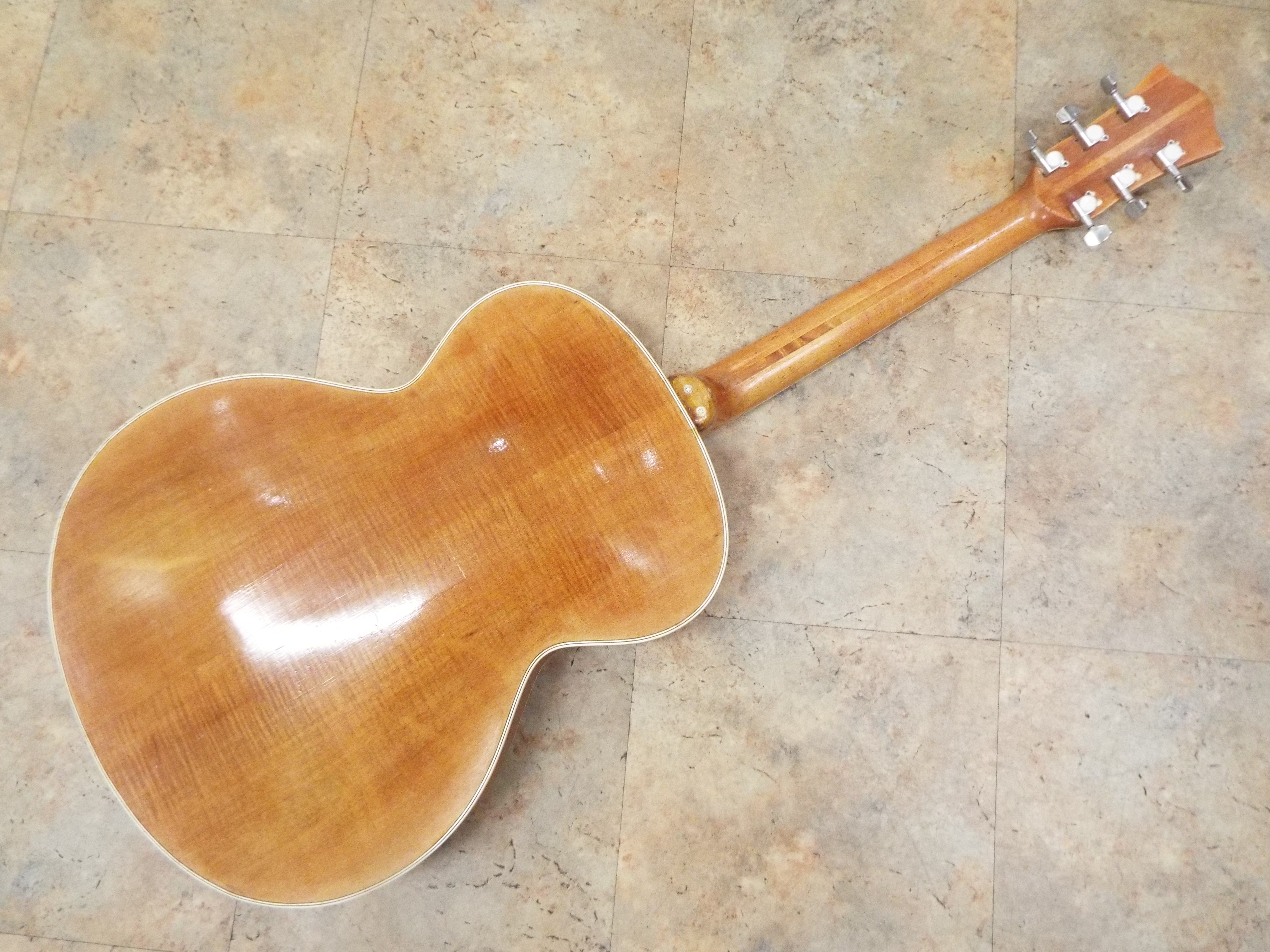 A vintage Hofner archtop Guitar, circa 1960s, with bound F holes, - Image 6 of 16
