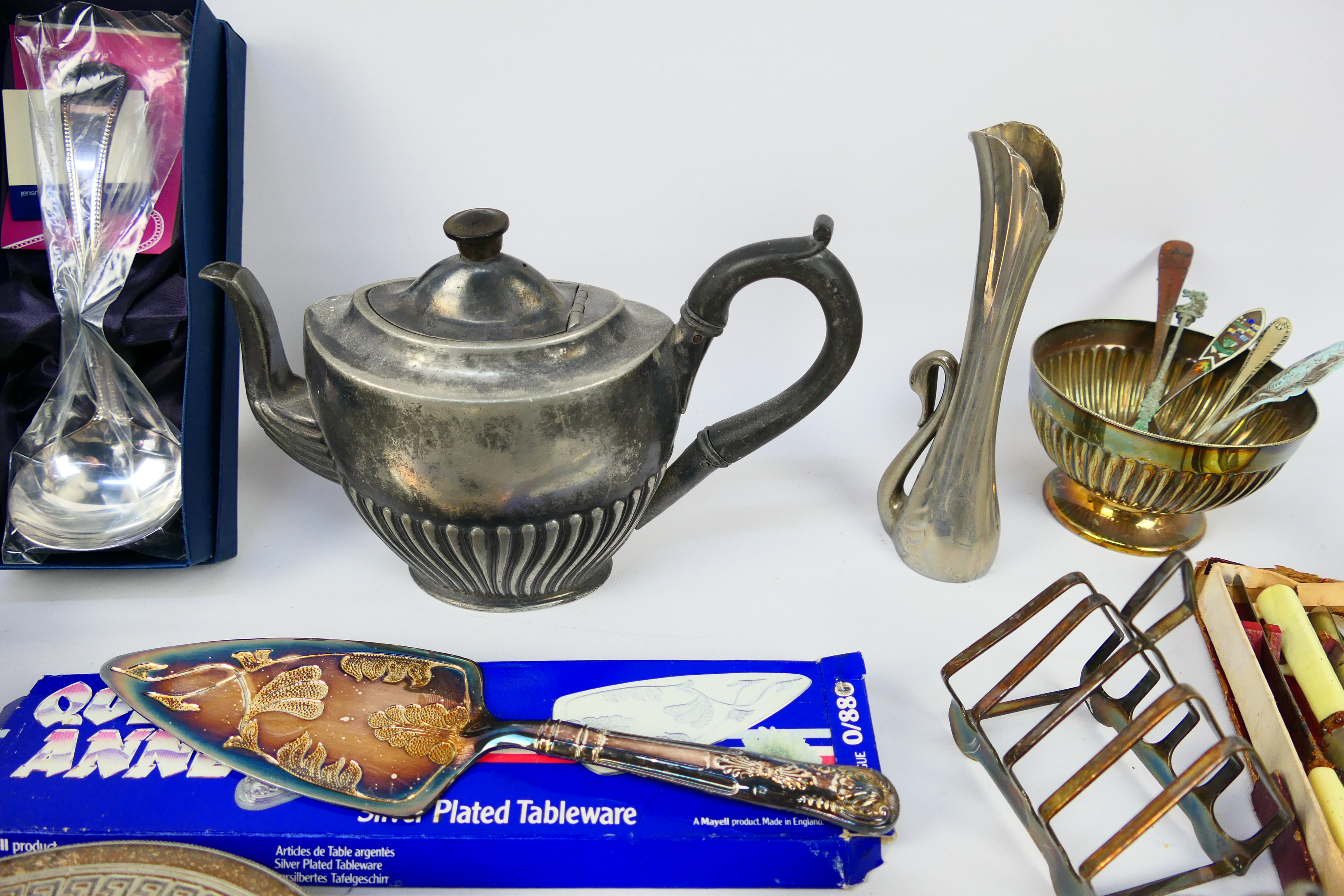 A collection of various plated ware, part boxed. - Image 3 of 9