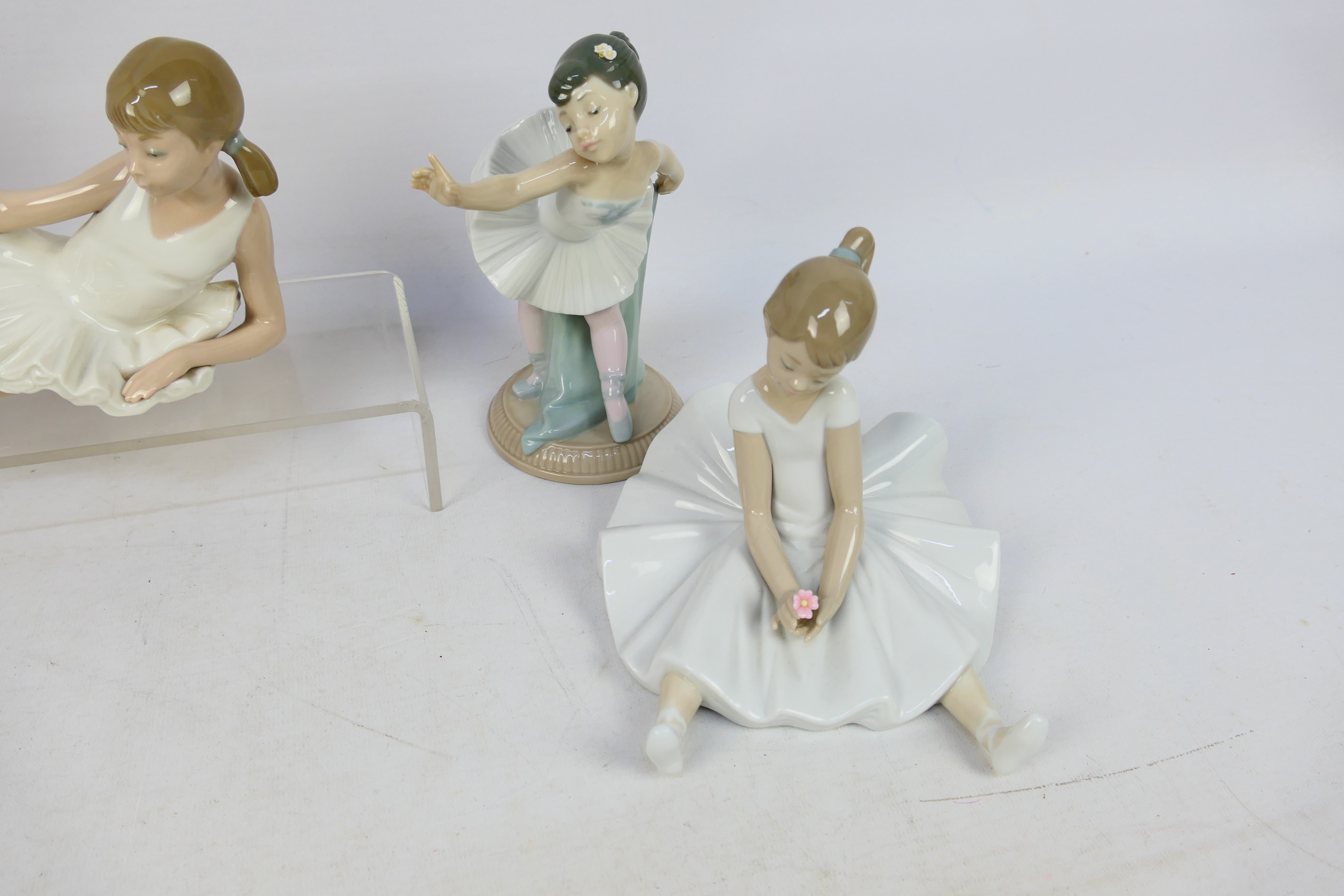 Four Nao figures of ballerinas, largest approximately 23 cm (h). - Image 4 of 5