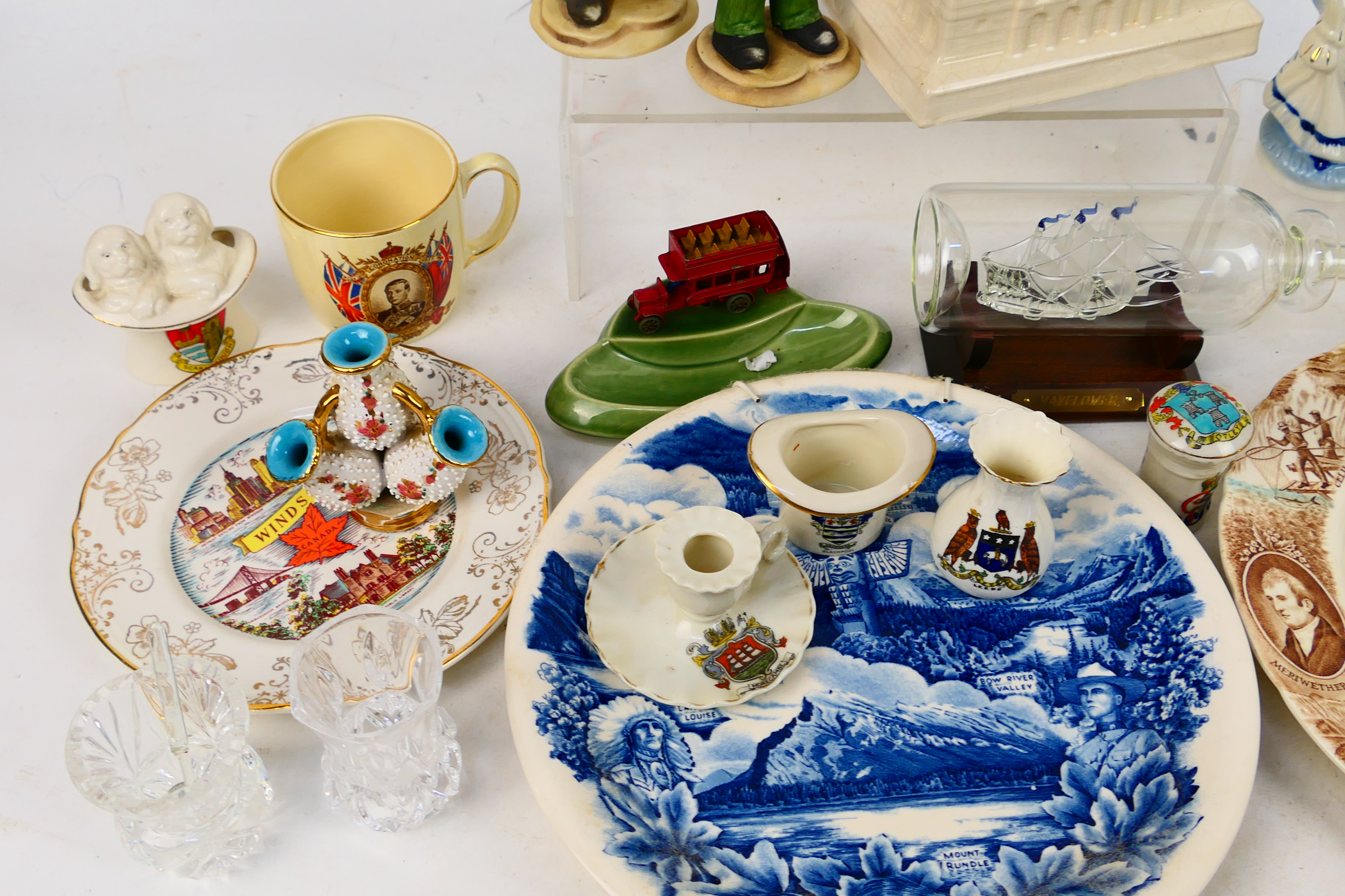 A collection of ceramics and glass to include Laurel & Hardy figures, crested ware, - Image 3 of 7