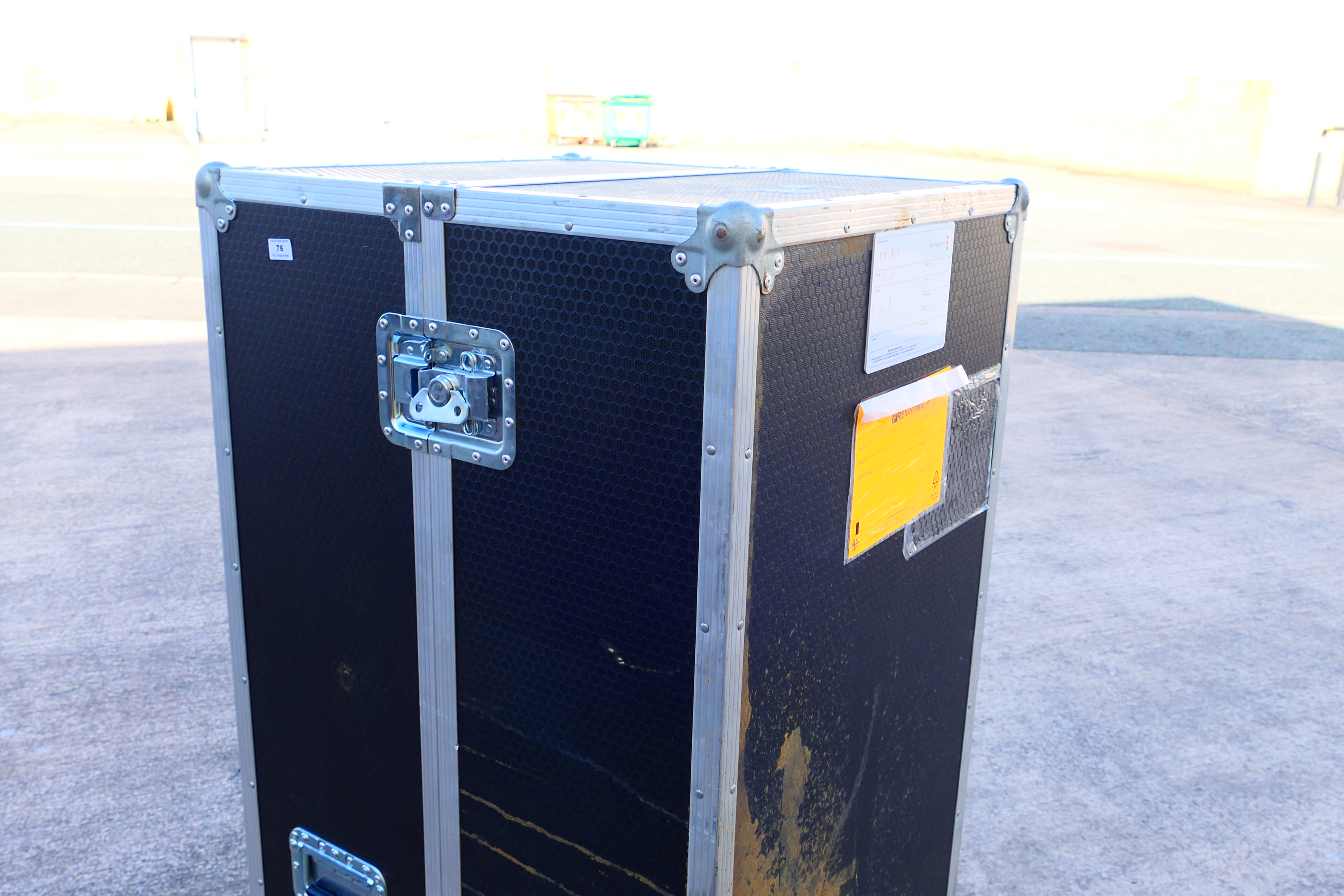 A professional flight case, raised on ca - Image 3 of 6