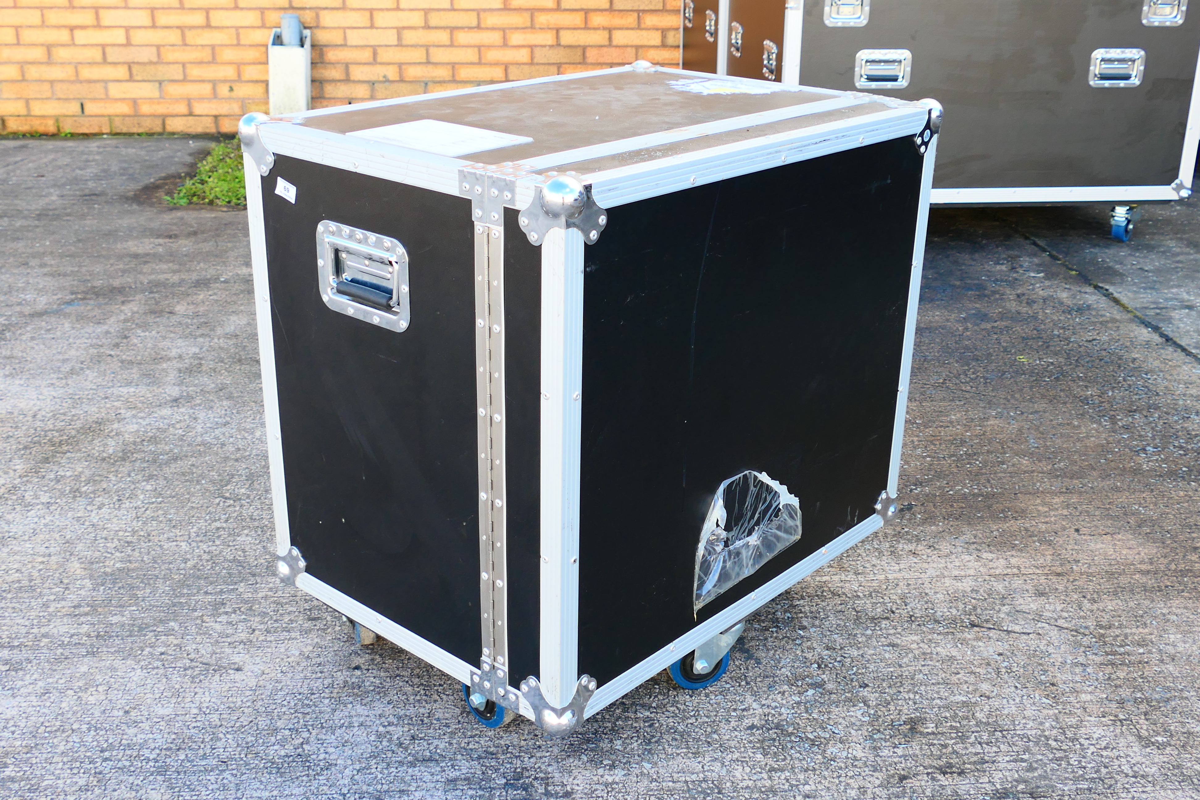 A medium sized professional flight case, raised on castors, approximately 75 cm x 74.5 cm x 52.5 cm. - Image 4 of 5