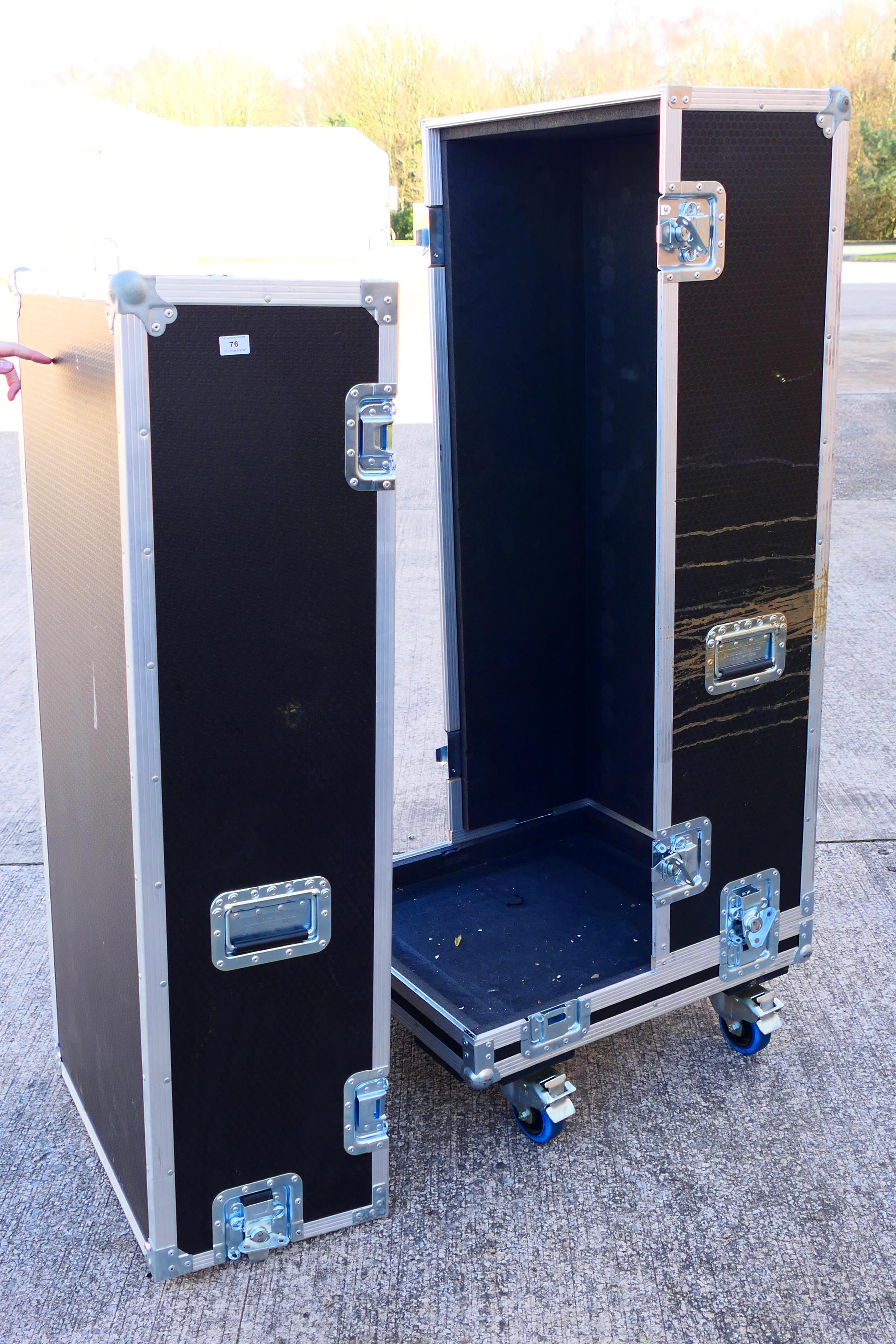 A professional flight case, raised on ca - Image 6 of 6