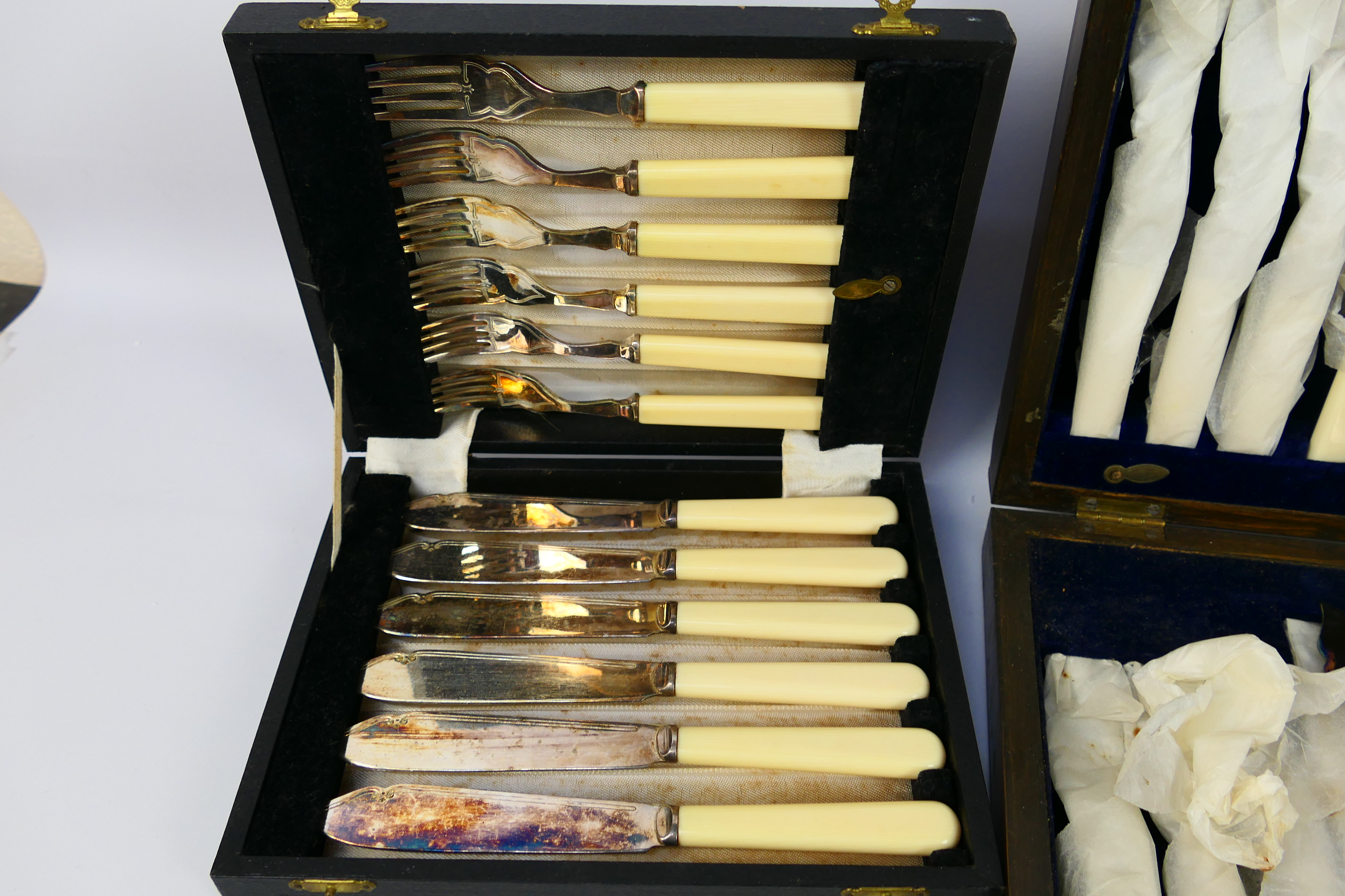 A collection of flatware, predominantly cased, including a small quantity of silver. - Image 2 of 7