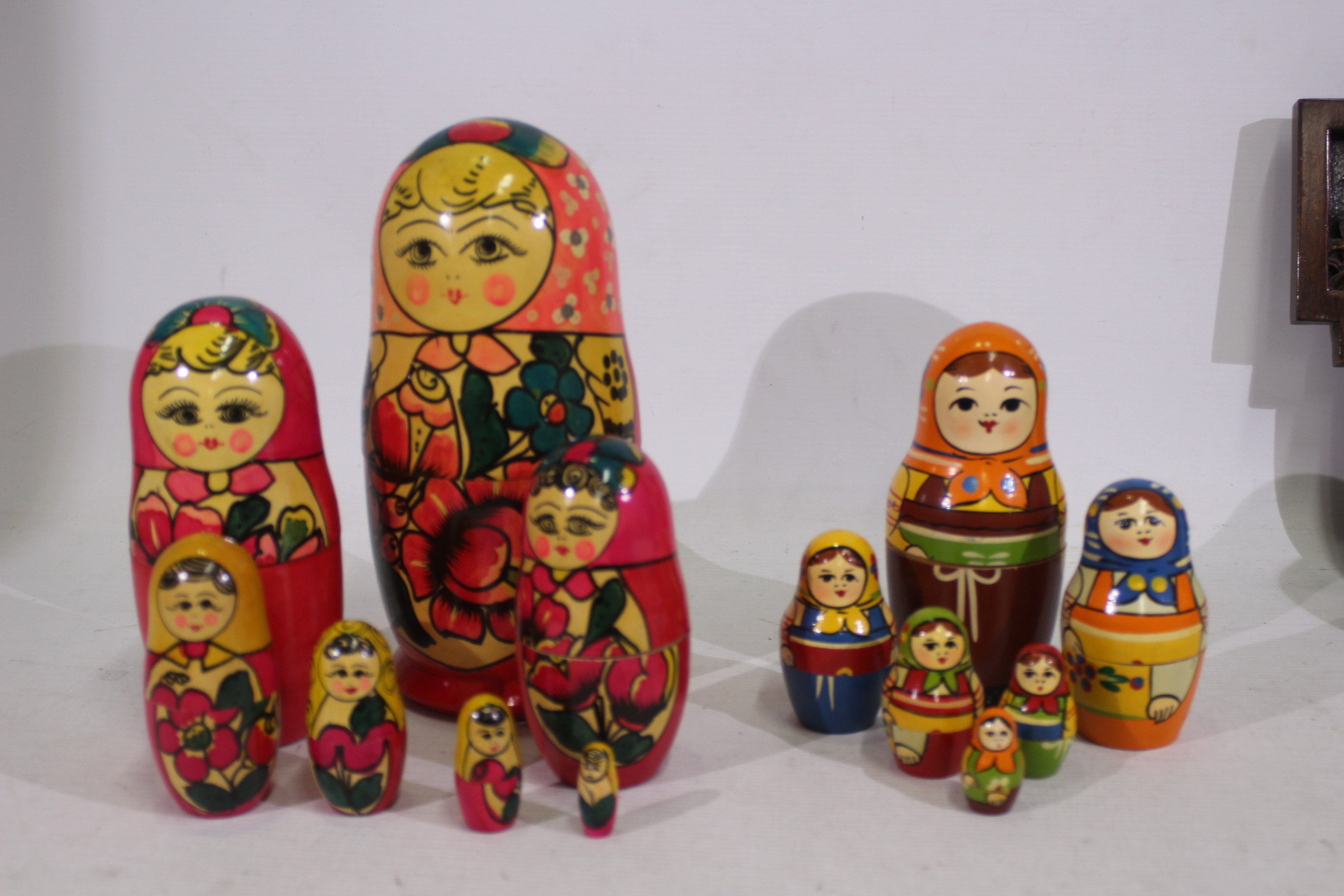 An assortment of items to include 2 x Russian nesting dolls, both containing 7 x inner pieces. - Image 2 of 4