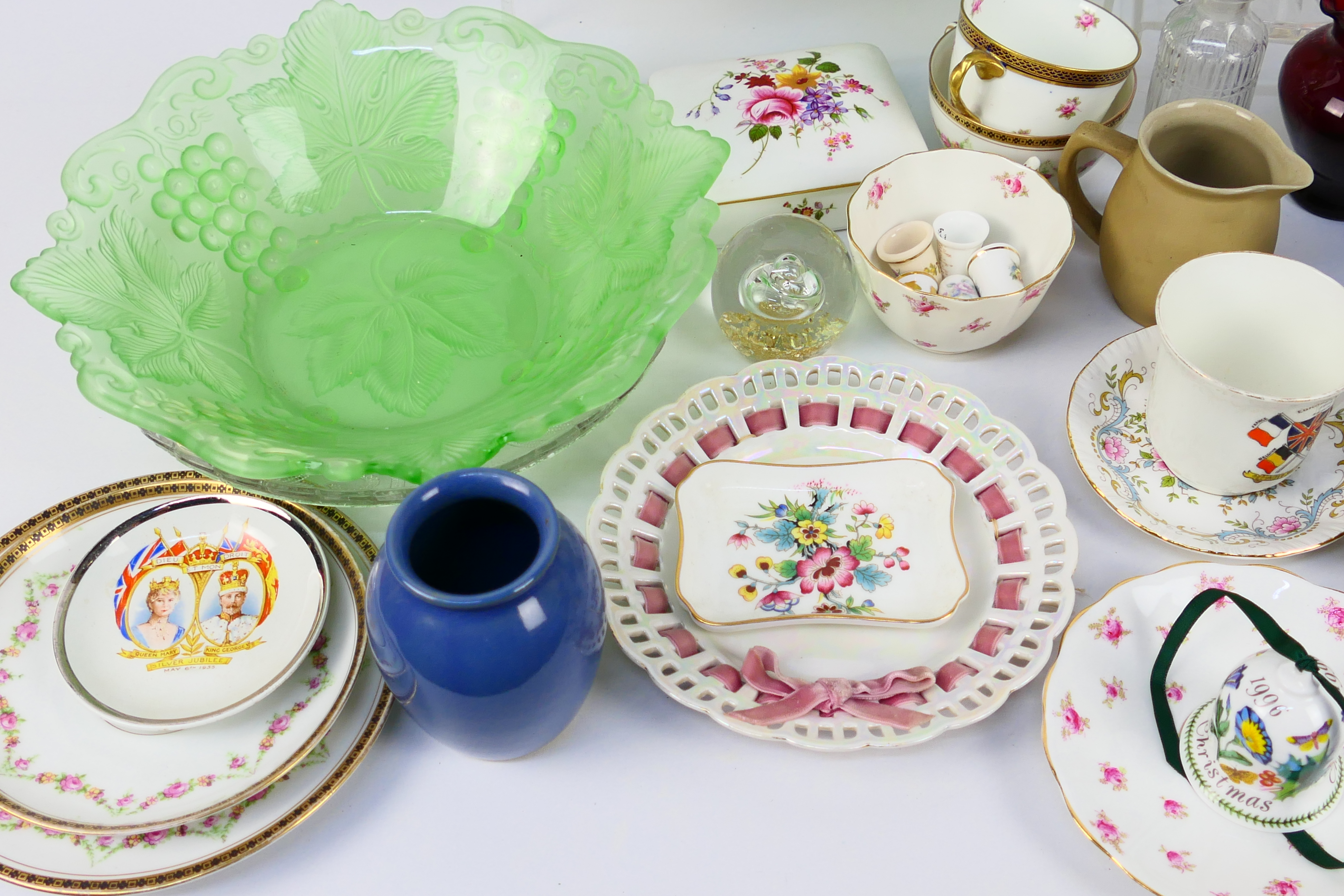 A mixed lot of ceramics and glassware to include Spode, Aynsley, Japanese and other. - Image 5 of 5