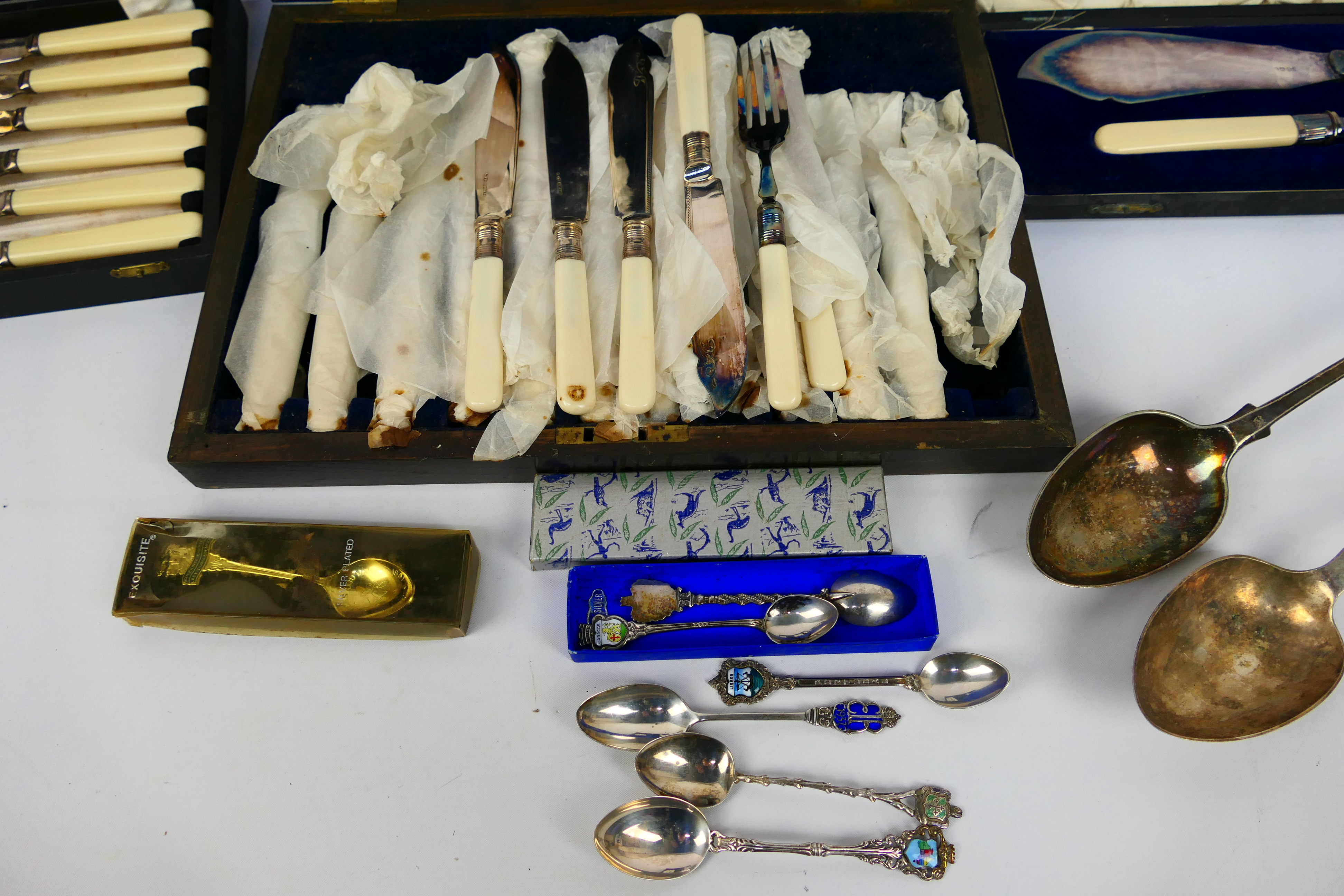 A collection of flatware, predominantly cased, including a small quantity of silver. - Image 3 of 7