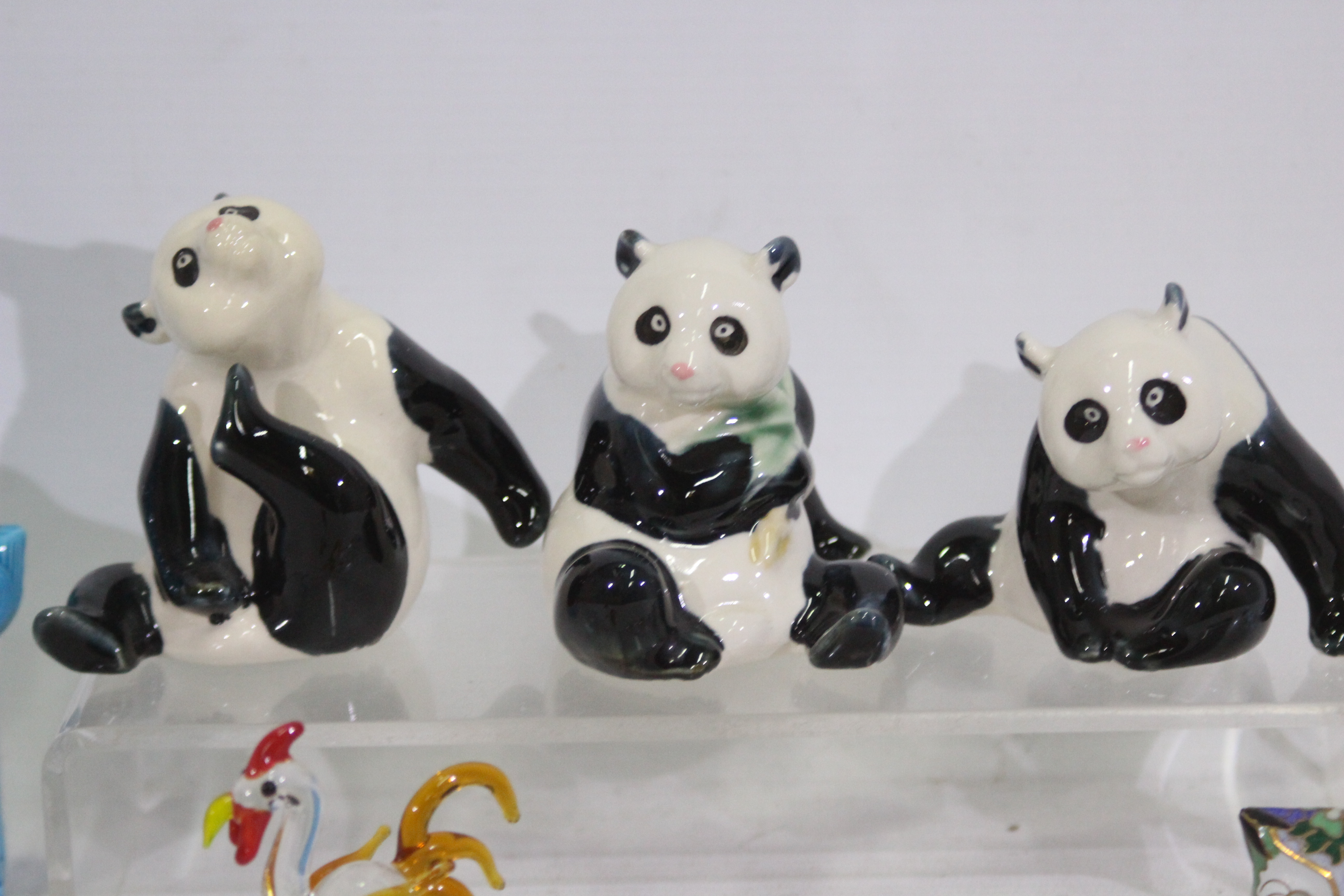 A lot including a Chinese blue mounted Fu dog. 3 x Chinese ceramic pandas. - Image 4 of 4