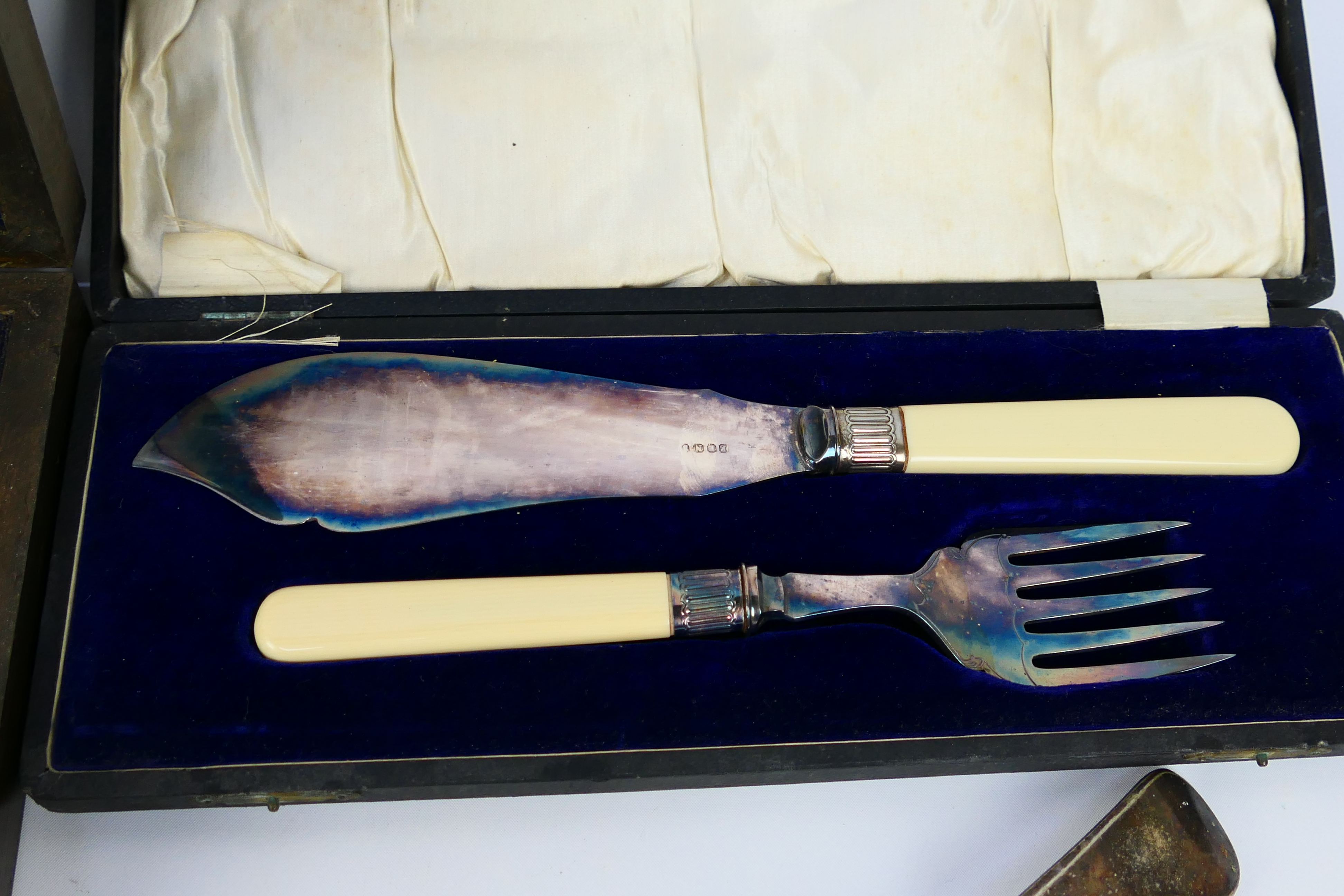 A collection of flatware, predominantly cased, including a small quantity of silver. - Image 7 of 7