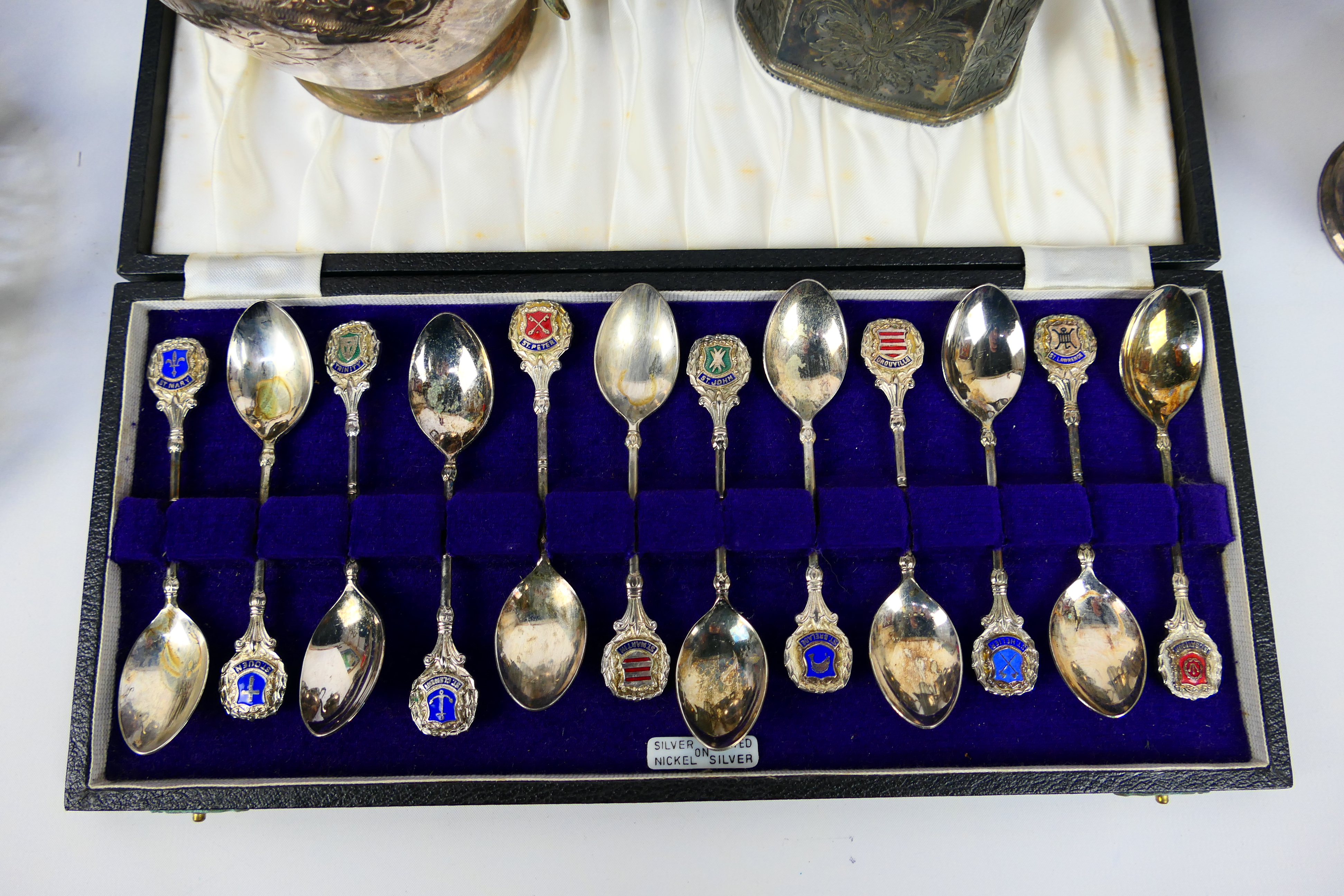 A collection of metal ware comprising plated and pewter, part cased. - Image 4 of 6