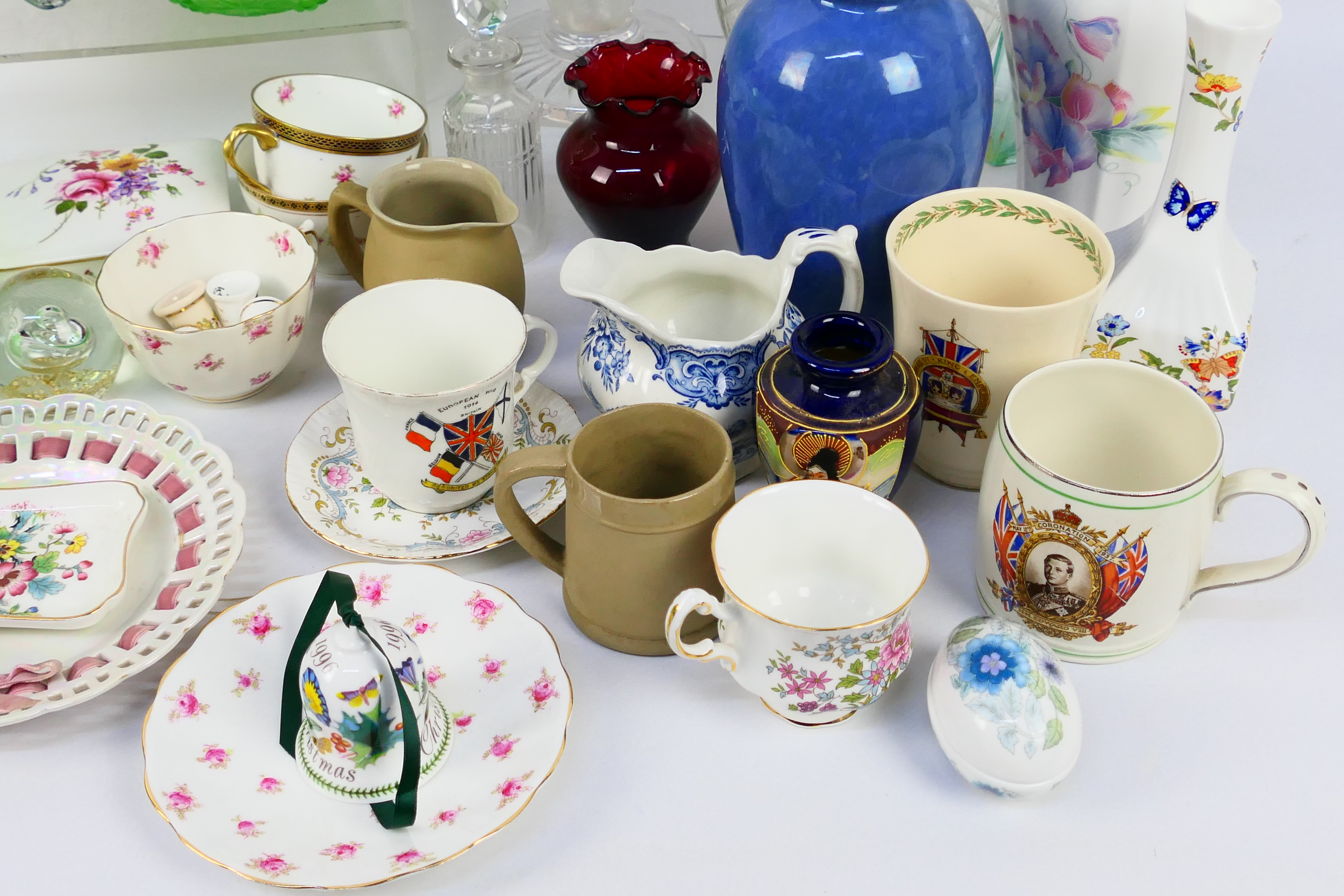 A mixed lot of ceramics and glassware to include Spode, Aynsley, Japanese and other. - Image 4 of 5