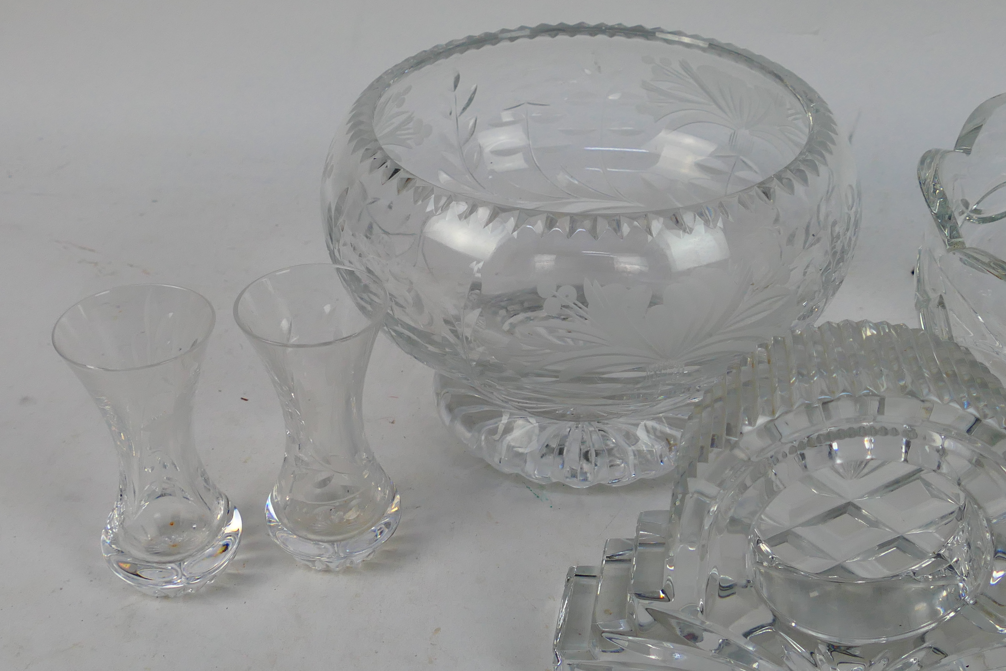 Two crystal bowls, two crystal bud vases and a Waterford Crystal clock. - Image 3 of 4