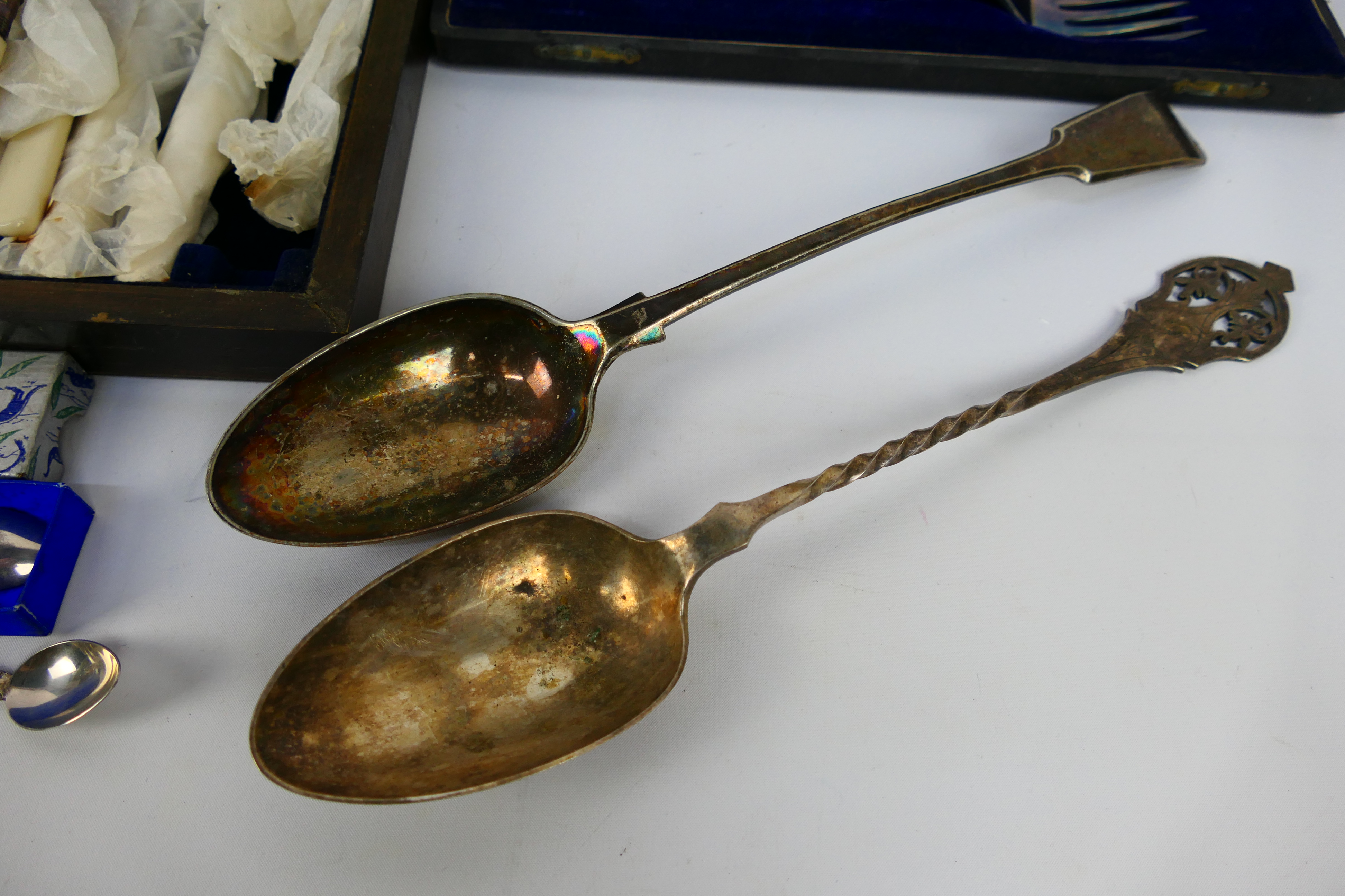 A collection of flatware, predominantly cased, including a small quantity of silver. - Image 6 of 7