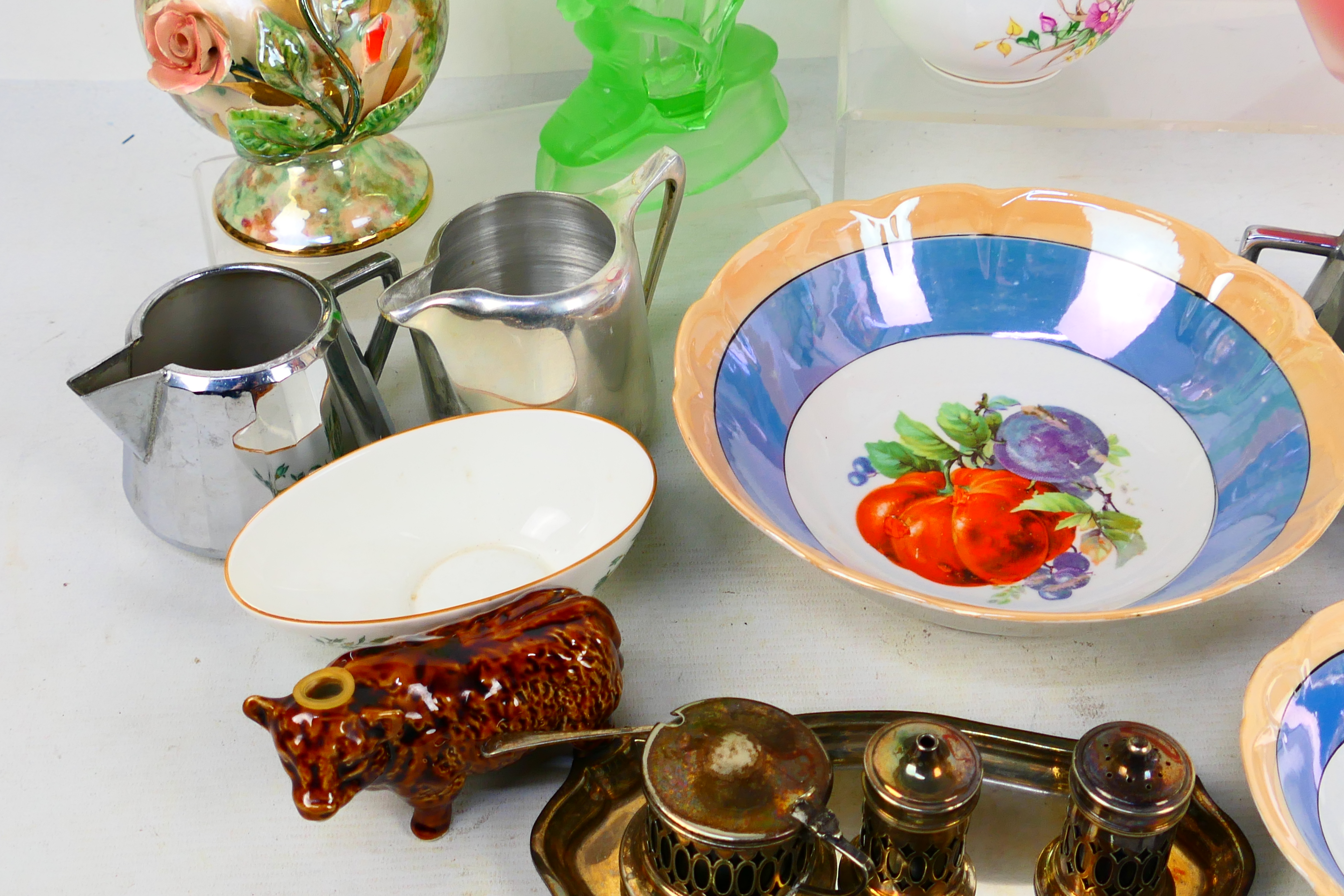 A mixed lot to include plated ware, ceramics, glassware and other. - Image 4 of 6